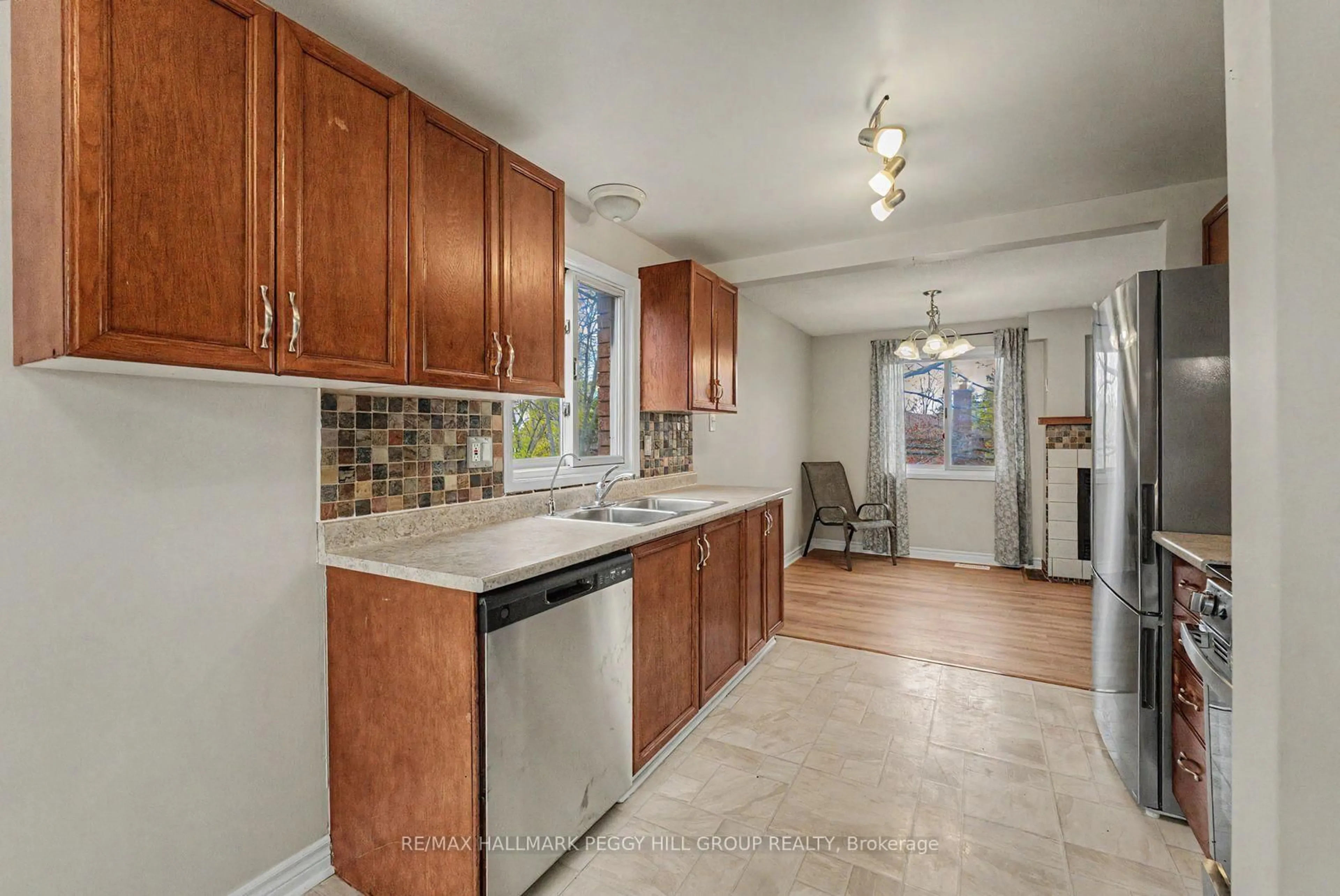 Unknown for 24 Geddes Cres, Barrie Ontario L4N 7B2