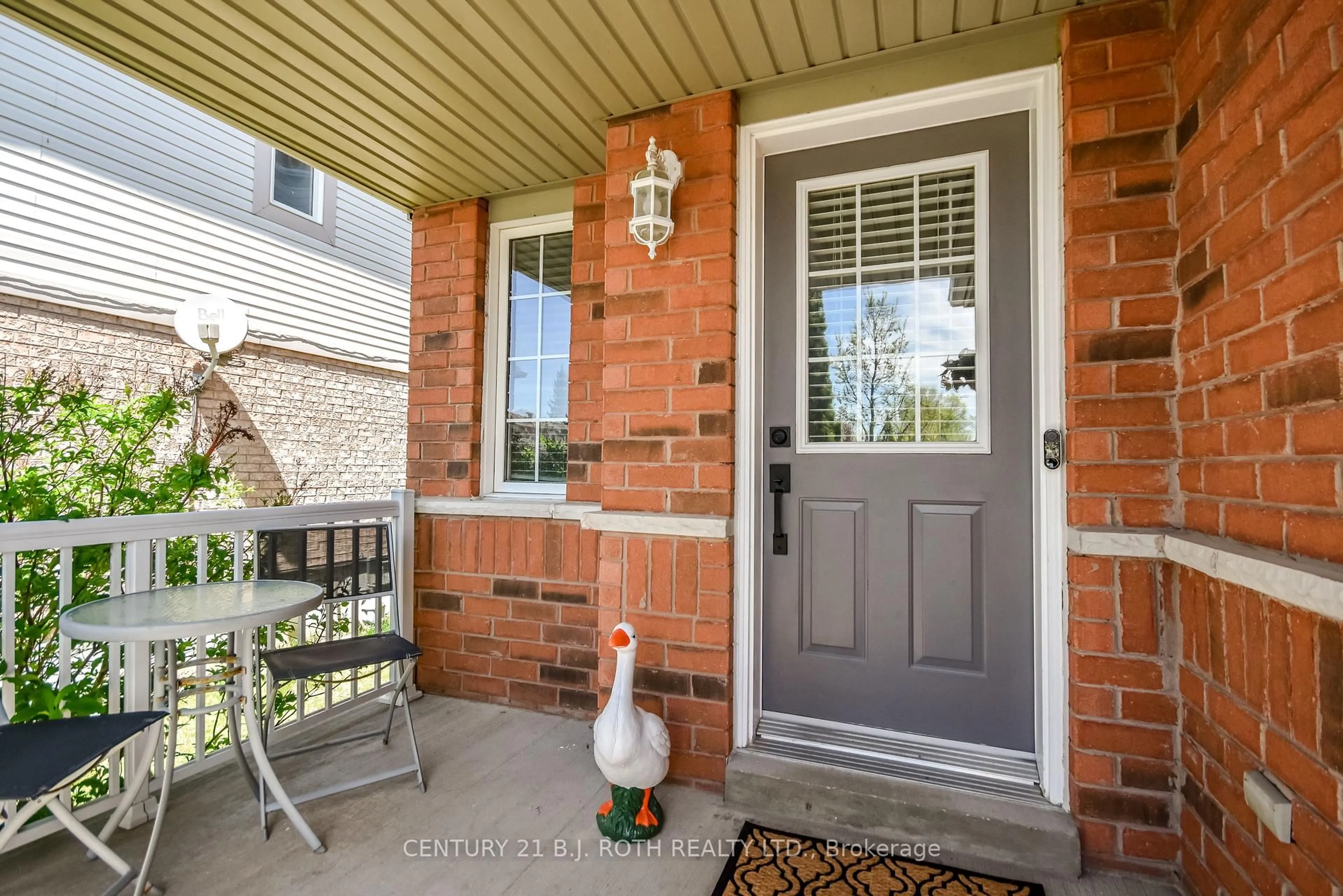 Indoor entryway for 95 Bird St, Barrie Ontario L4N 0W6
