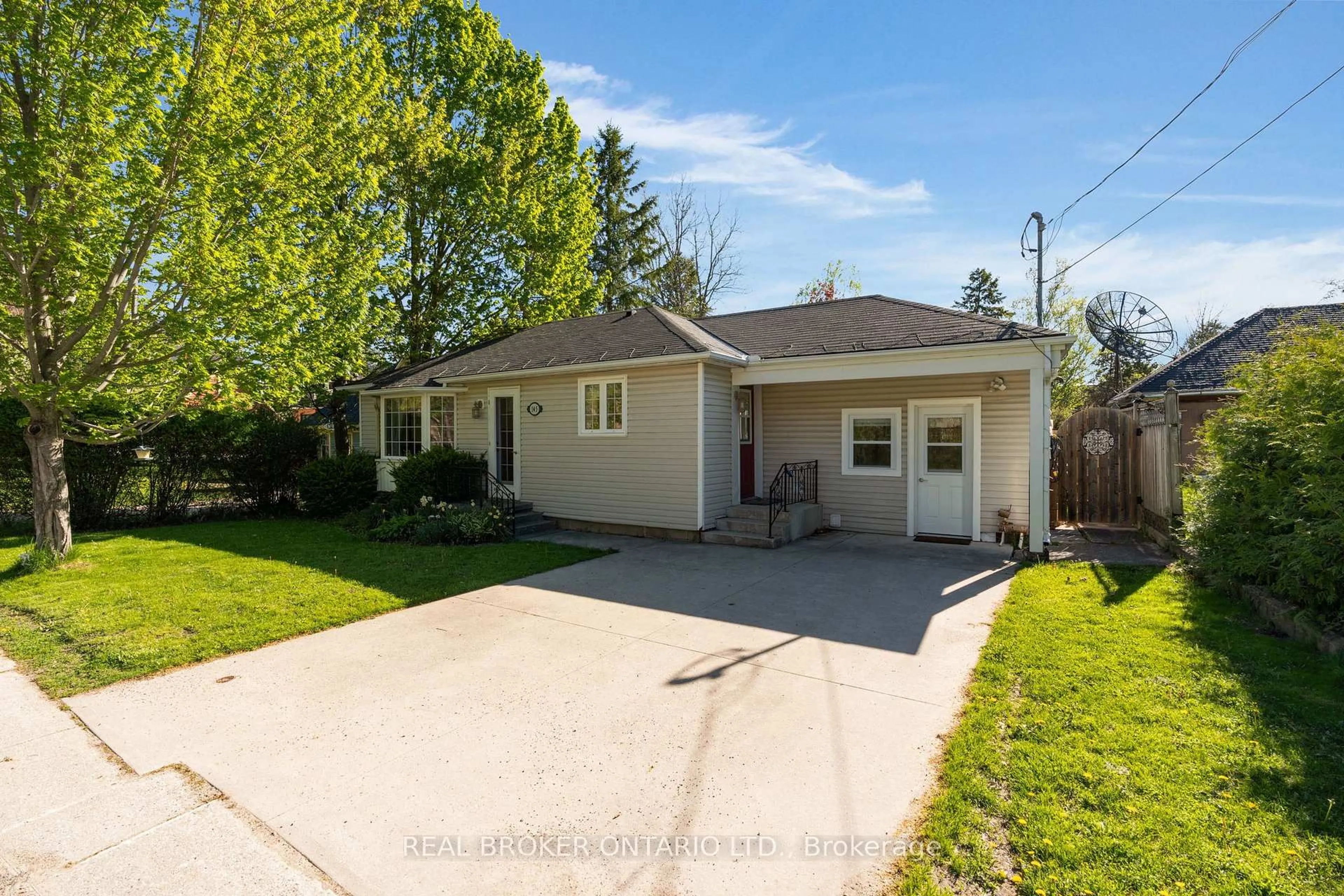 Home with vinyl exterior material, street for 145 Collingwood St, Clearview Ontario L0M 1G0