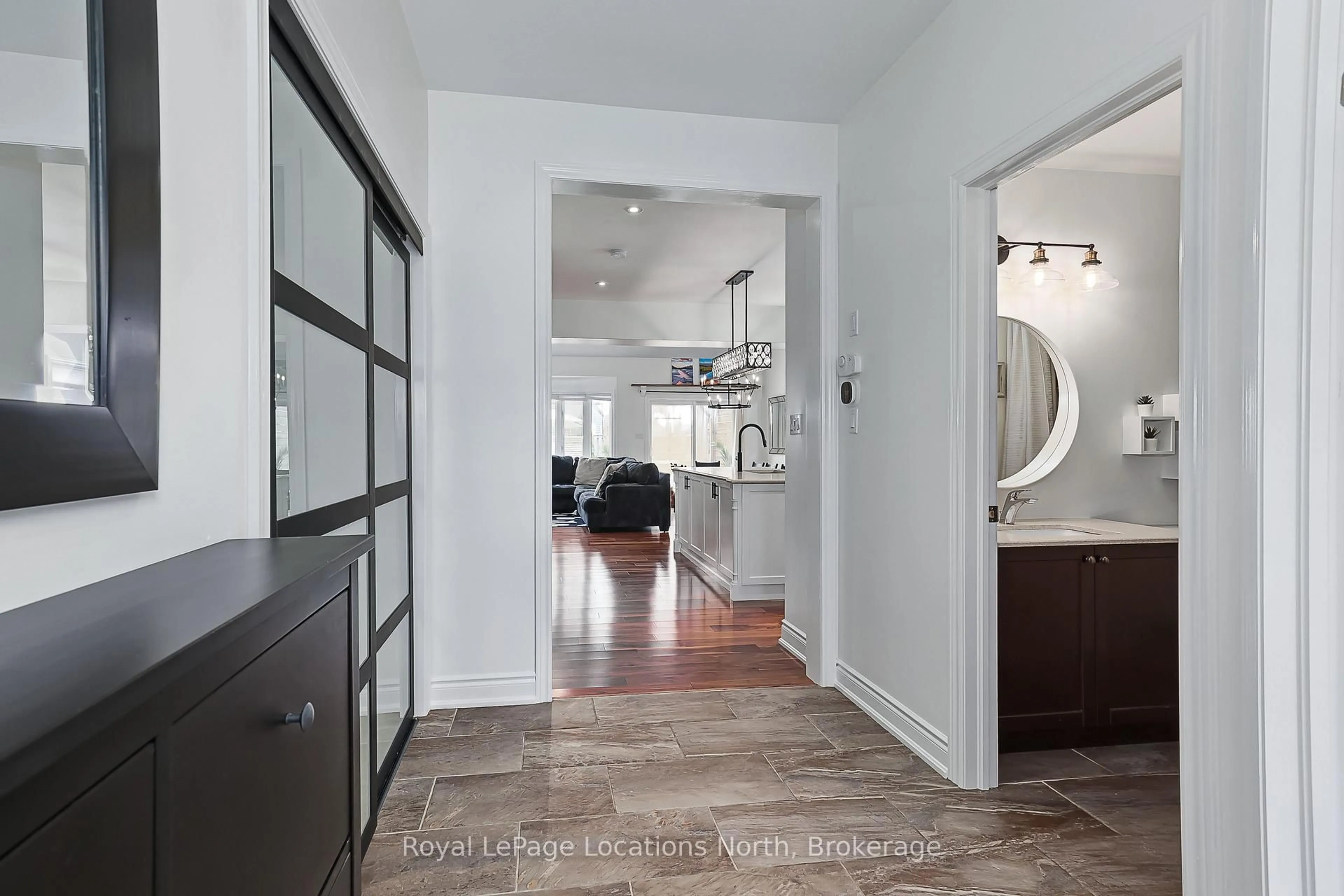 Indoor entryway for 50 Hughes St, Collingwood Ontario L9Y 3Z1