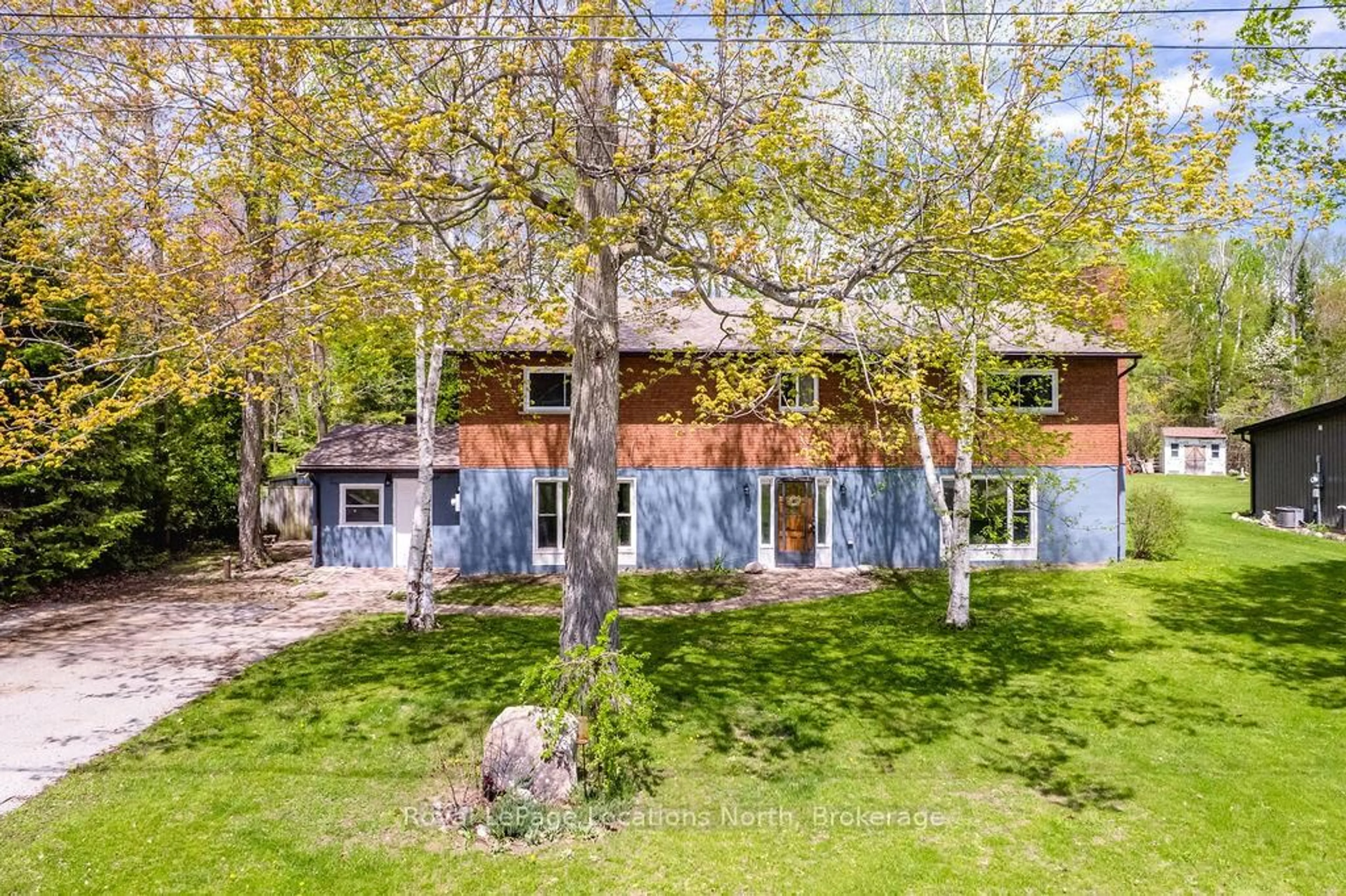 A pic from outside/outdoor area/front of a property/back of a property/a pic from drone, unknown for 38 Foliage Dr, Tiny Ontario L0L 1P1