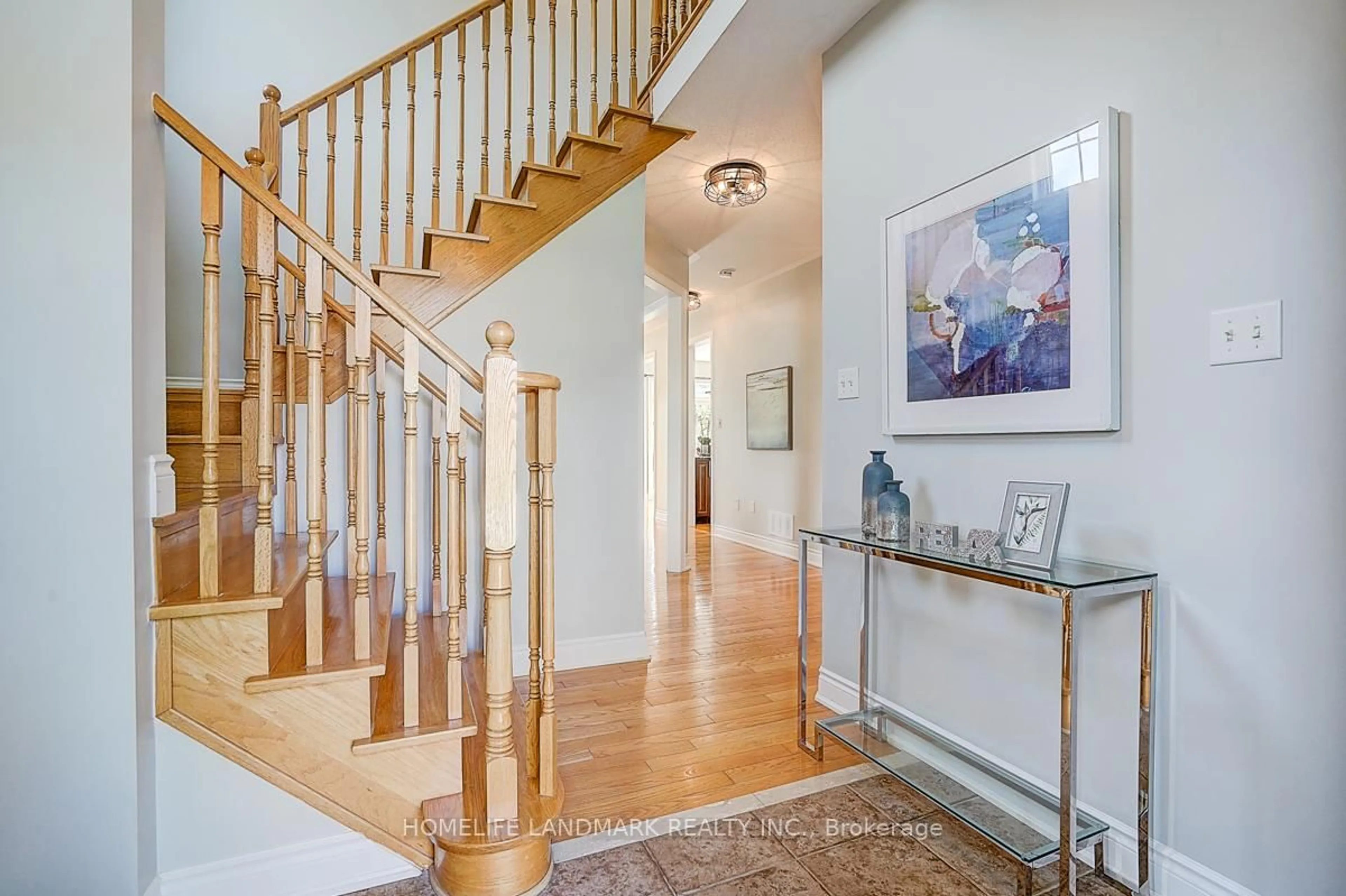 Indoor entryway for 110 Winchester Terr, Barrie Ontario L4M 0B3