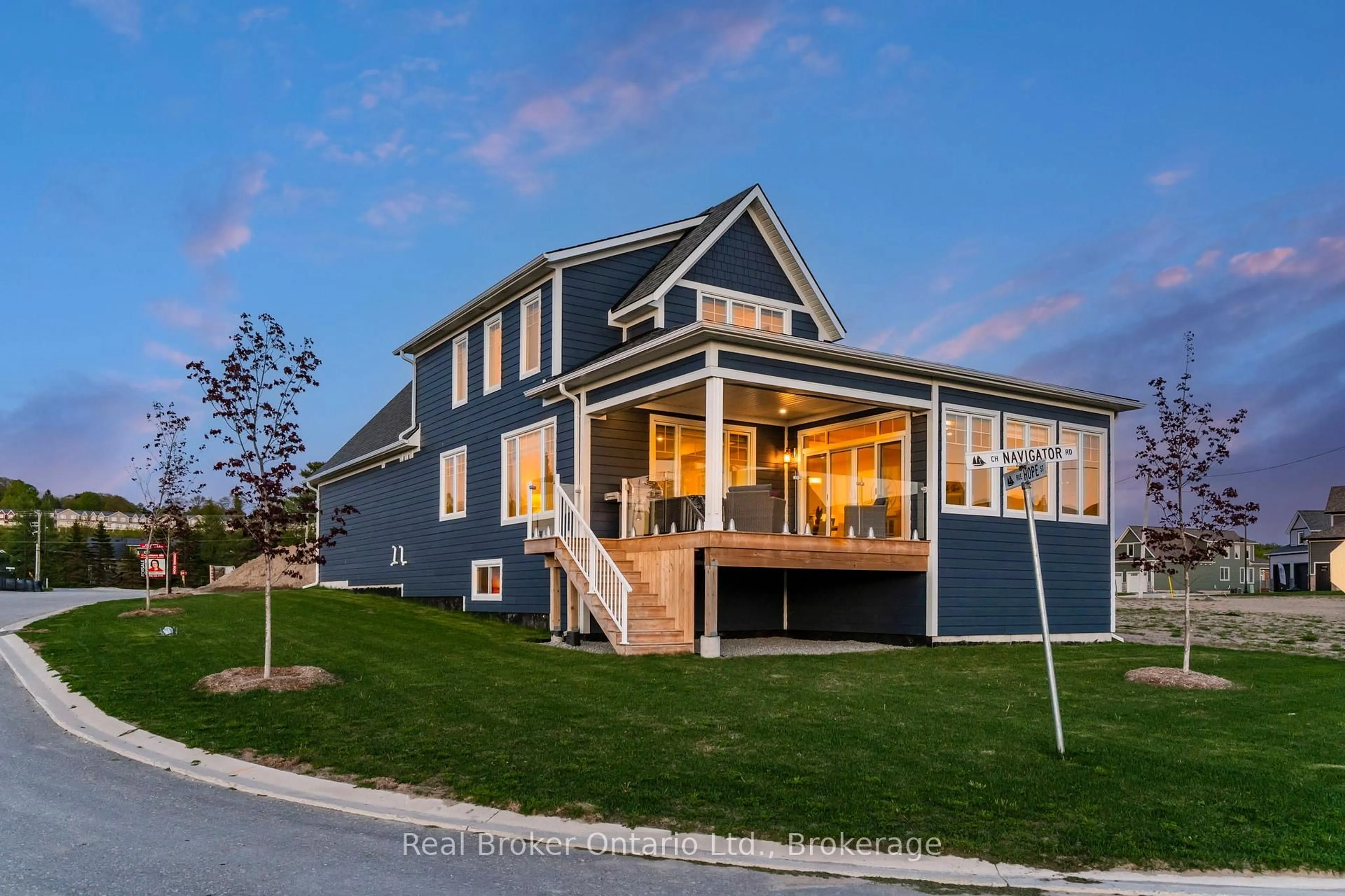Home with vinyl exterior material, street for 38 Magazine St, Penetanguishene Ontario L9M 0W7