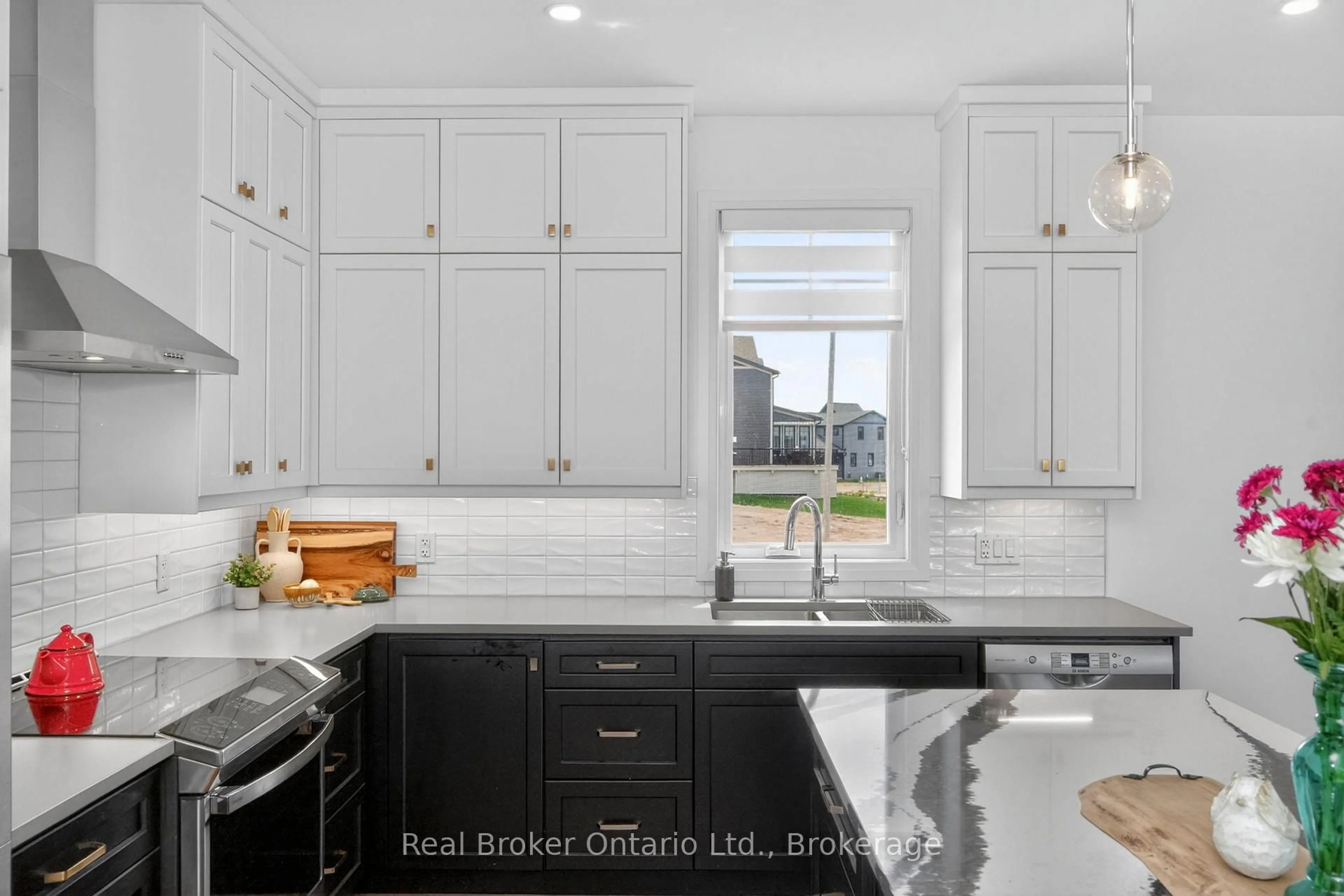 Open concept kitchen, ceramic/tile floor for 38 Magazine St, Penetanguishene Ontario L9M 0W7
