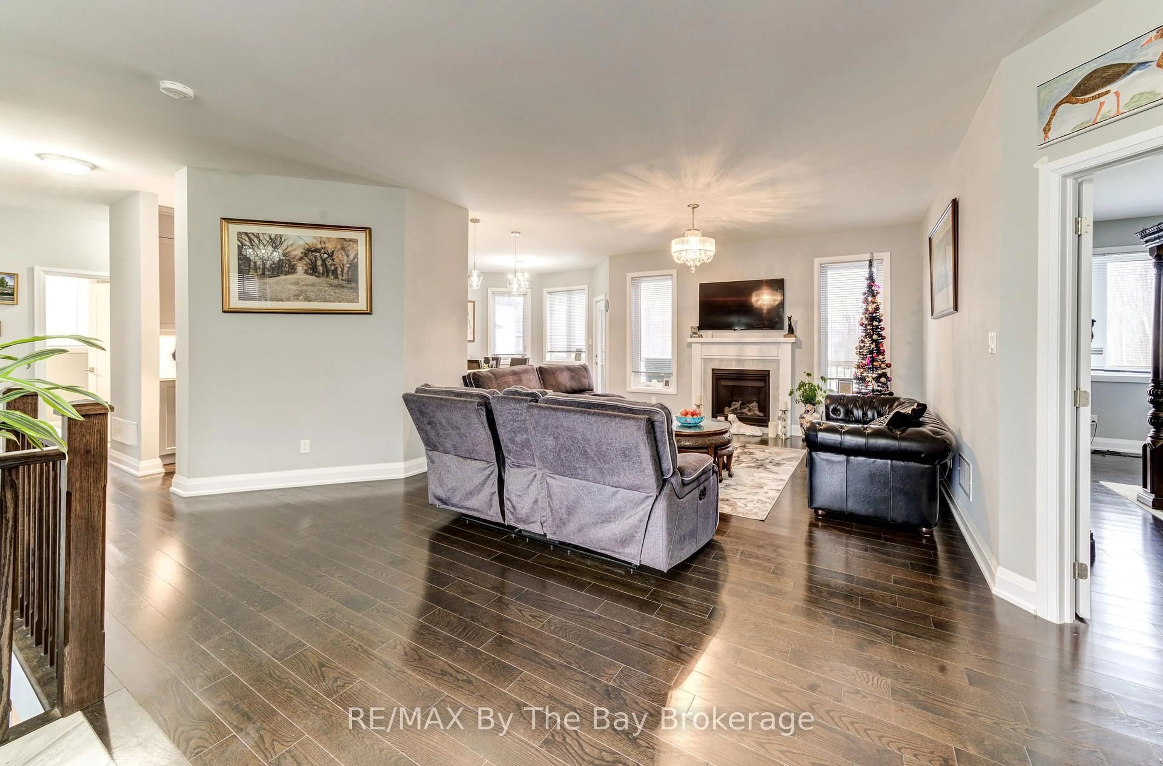 Living room with furniture, wood/laminate floor for 16 Walnut Dr, Wasaga Beach Ontario L9Z 0A9