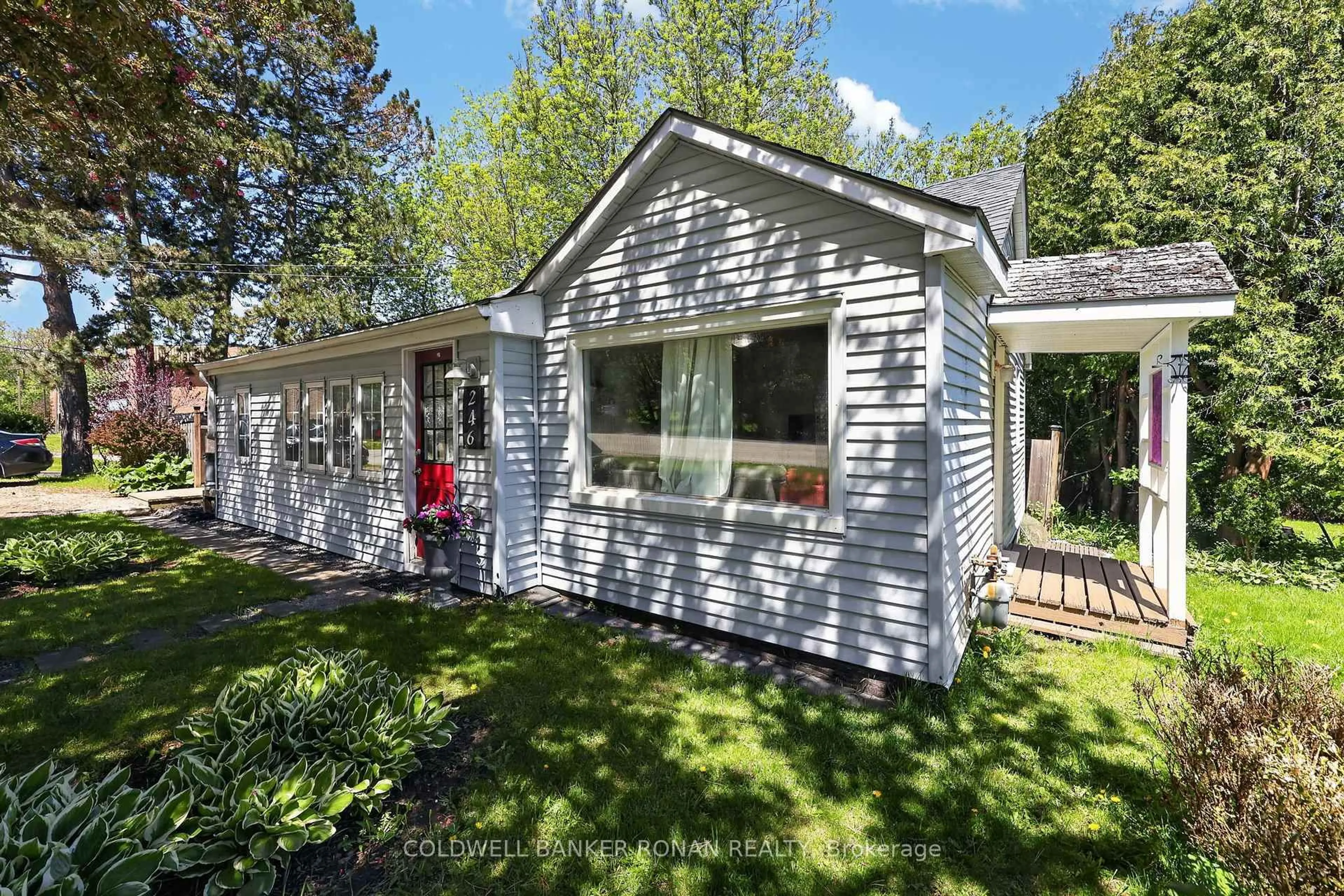 Home with vinyl exterior material, street for 246 Weir St, Clearview Ontario L0M 1S0