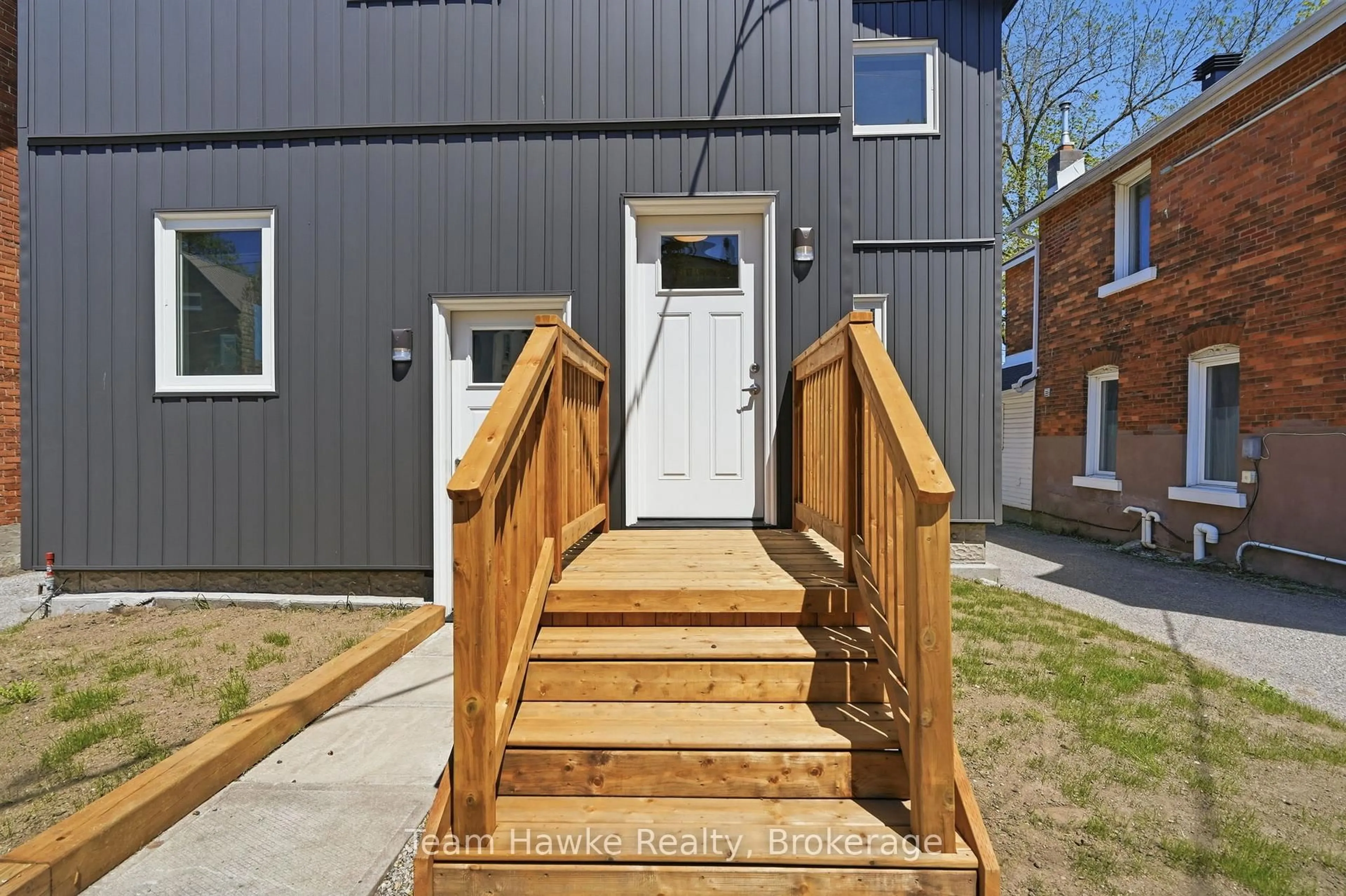 Unknown for 64 Matchedash St, Orillia Ontario L3V 4W5