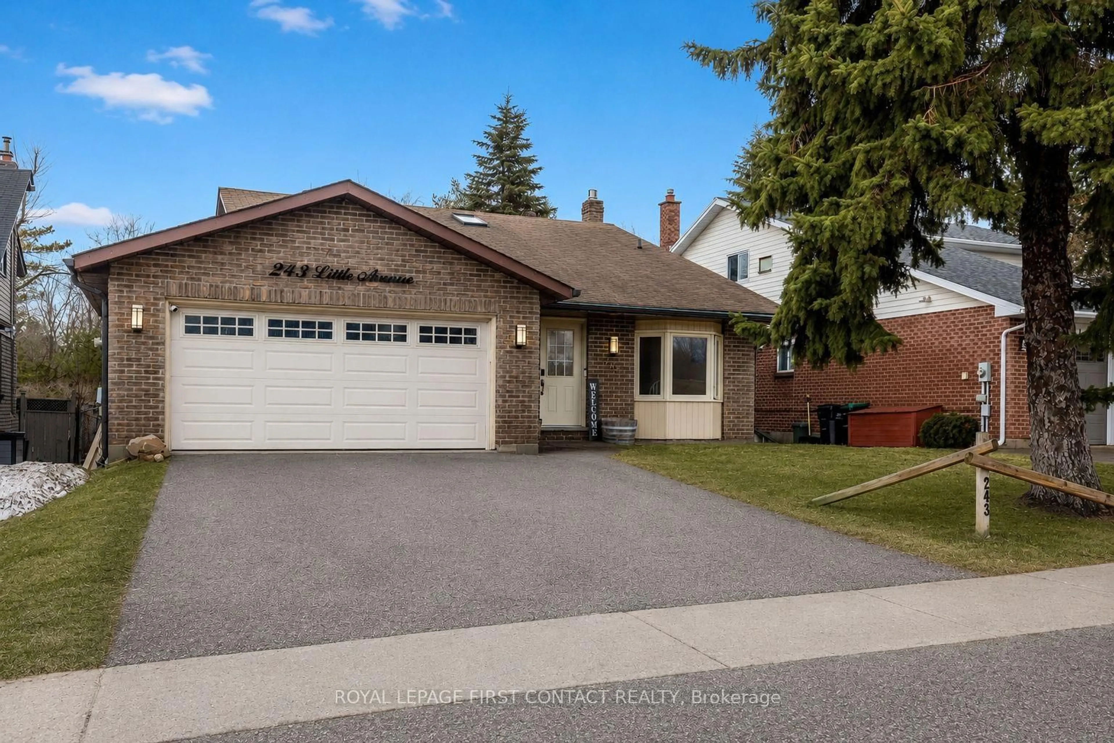Home with vinyl exterior material, street for 243 LITTLE Ave, Barrie Ontario L4N 6L3