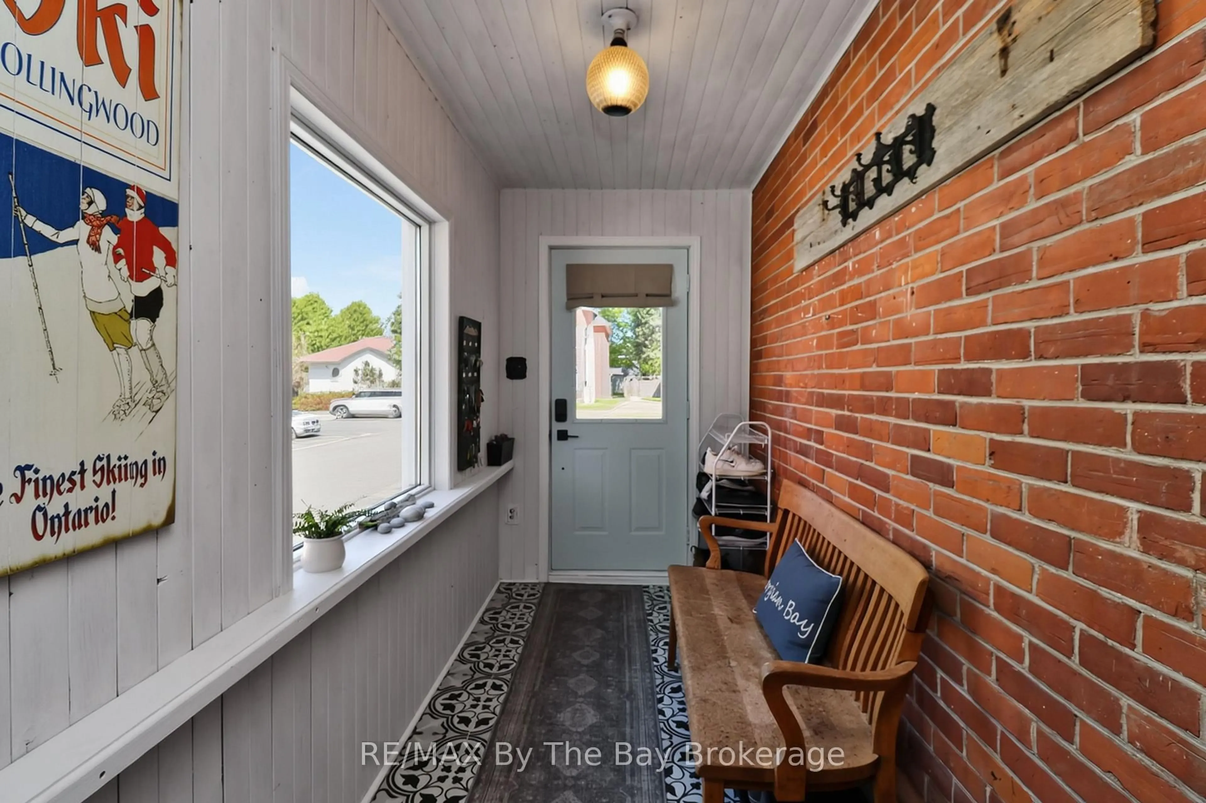 Indoor entryway for 87 Queen St, Springwater Ontario L0L 1P0