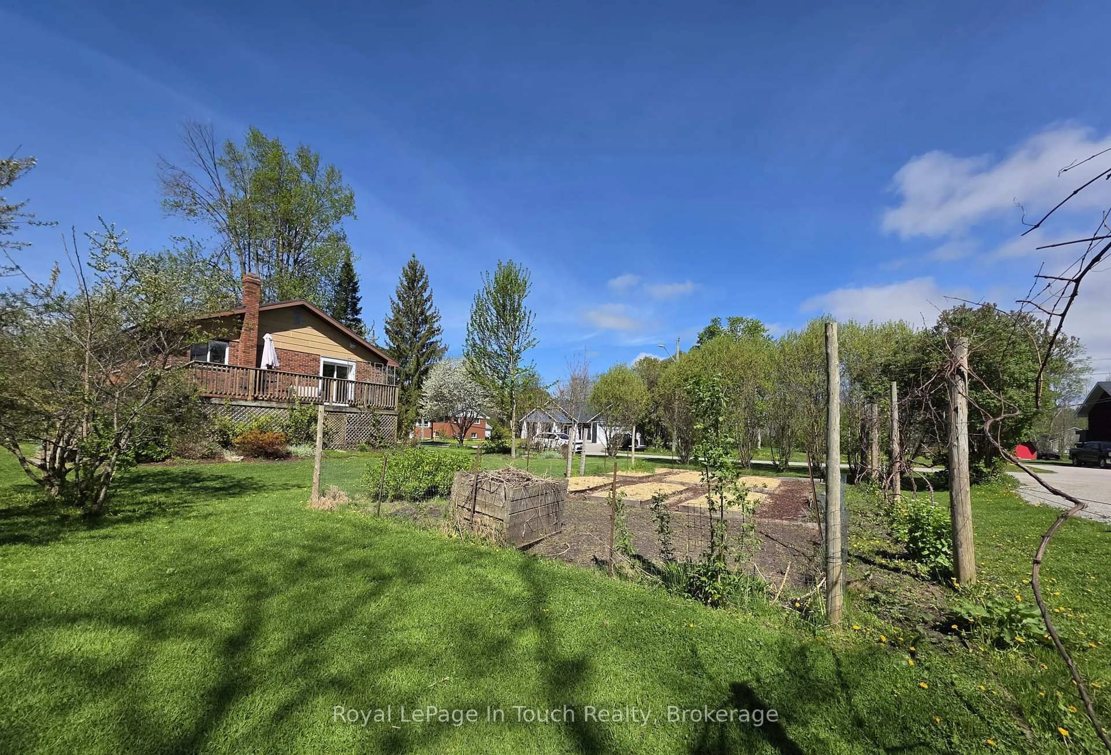 A pic from outside/outdoor area/front of a property/back of a property/a pic from drone, forest/trees view for 3 Lynch St, Severn Ontario L0K 1E0