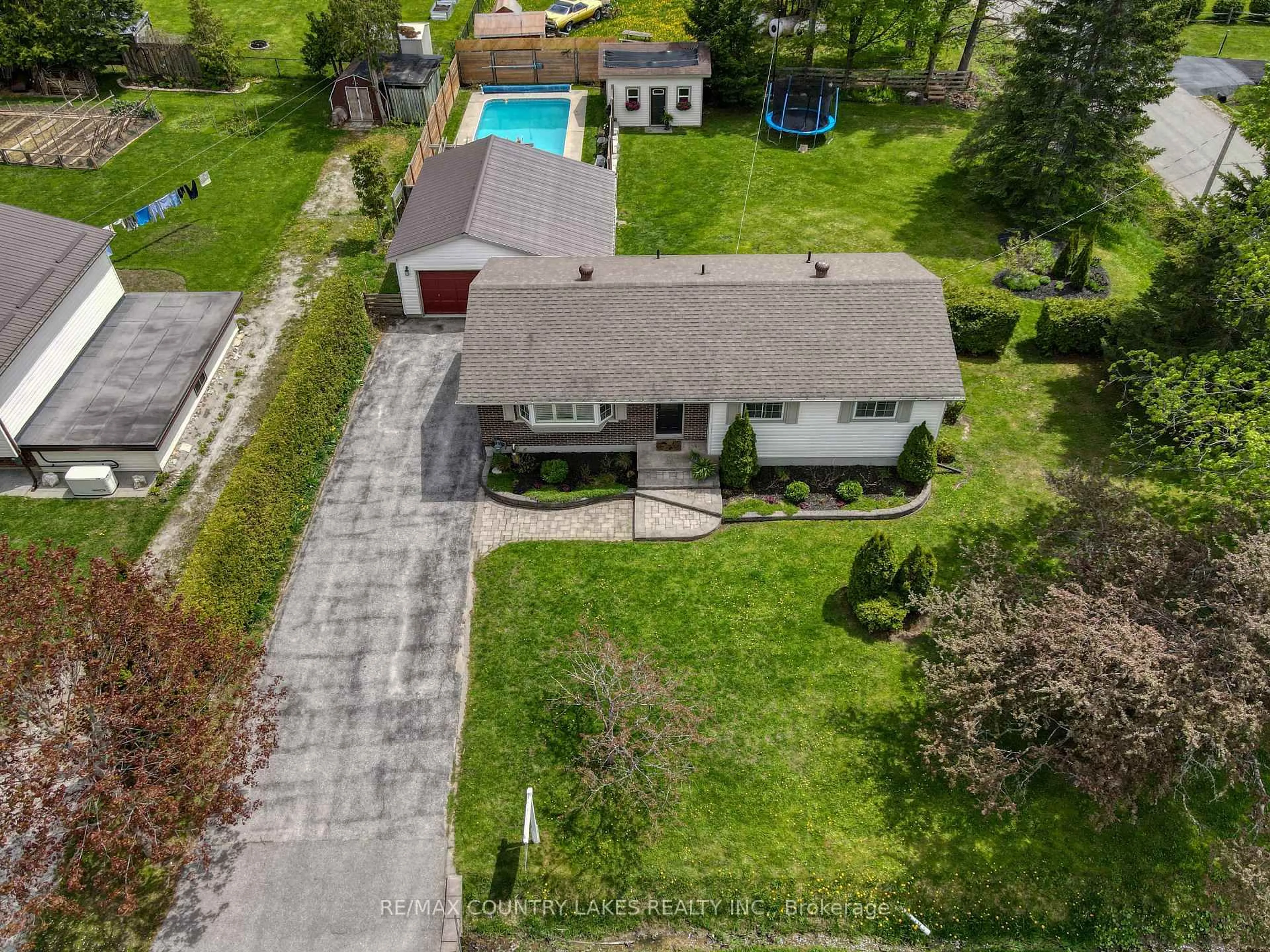 A pic from outside/outdoor area/front of a property/back of a property/a pic from drone, street for 1 Price Dr, Oro-Medonte Ontario L3V 6H2