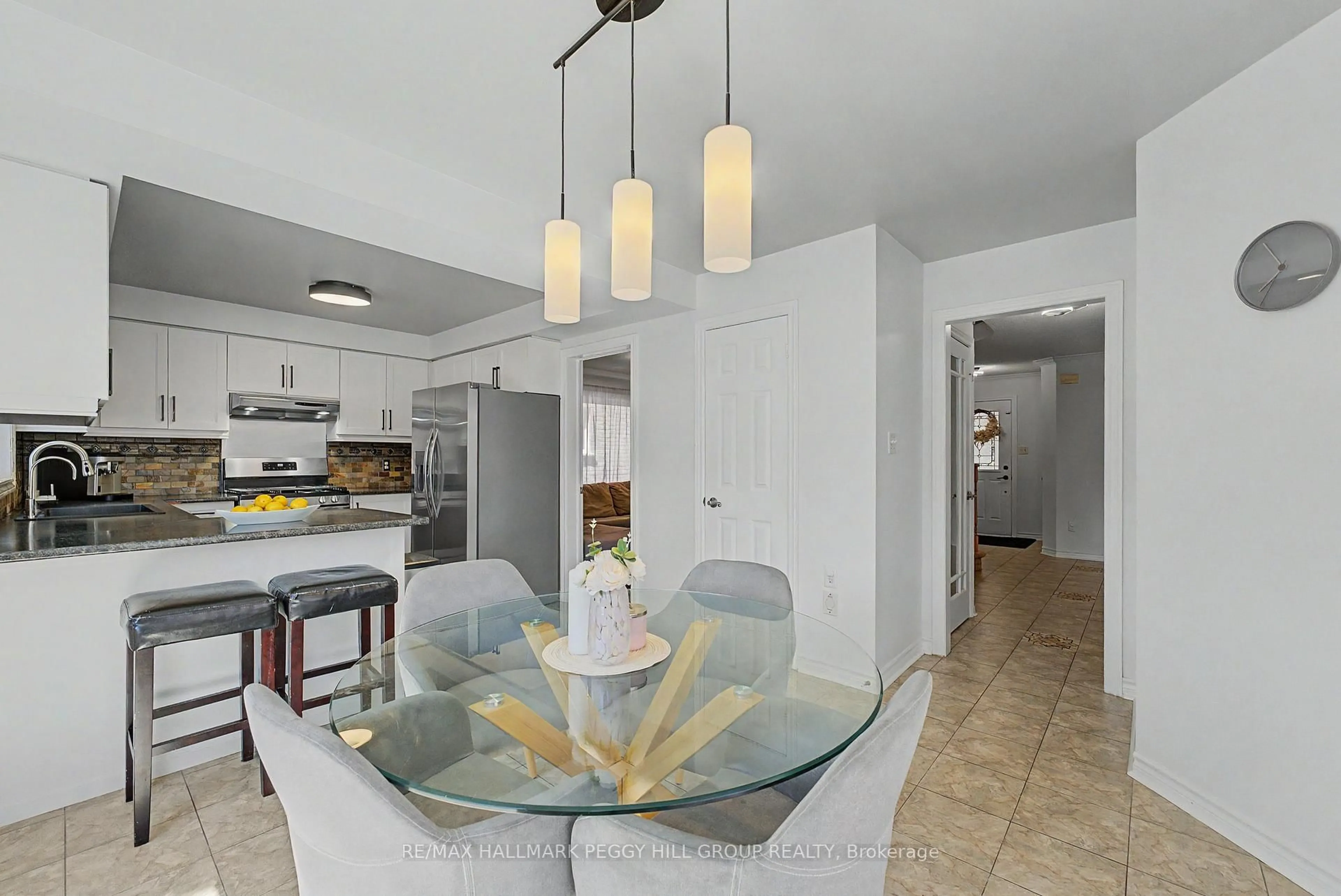 Open concept kitchen, ceramic/tile floor for 28 Hawkins Dr, Barrie Ontario L4N 0A6
