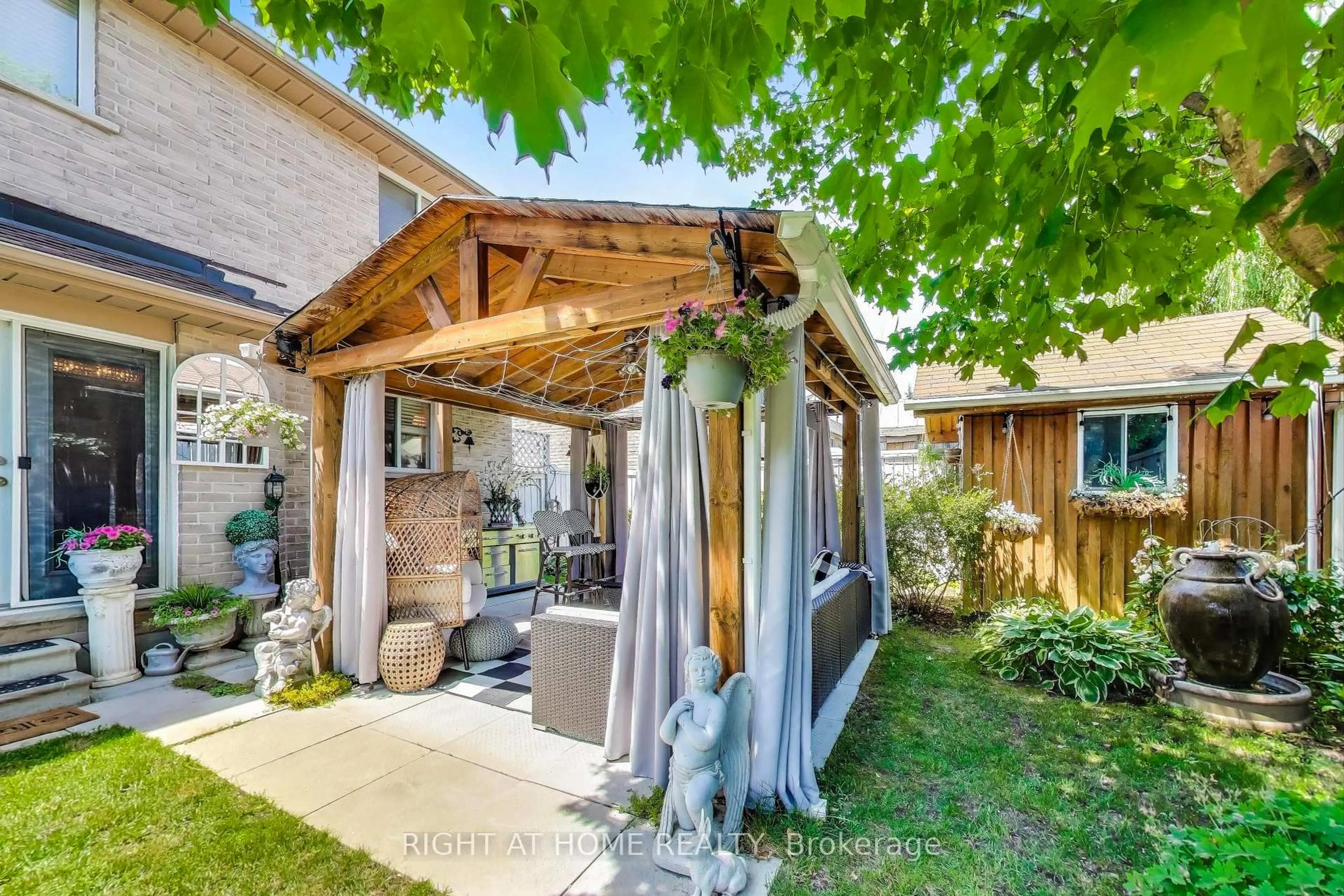 Patio, street for 55 Knupp Rd, Barrie Ontario L4N 0R7