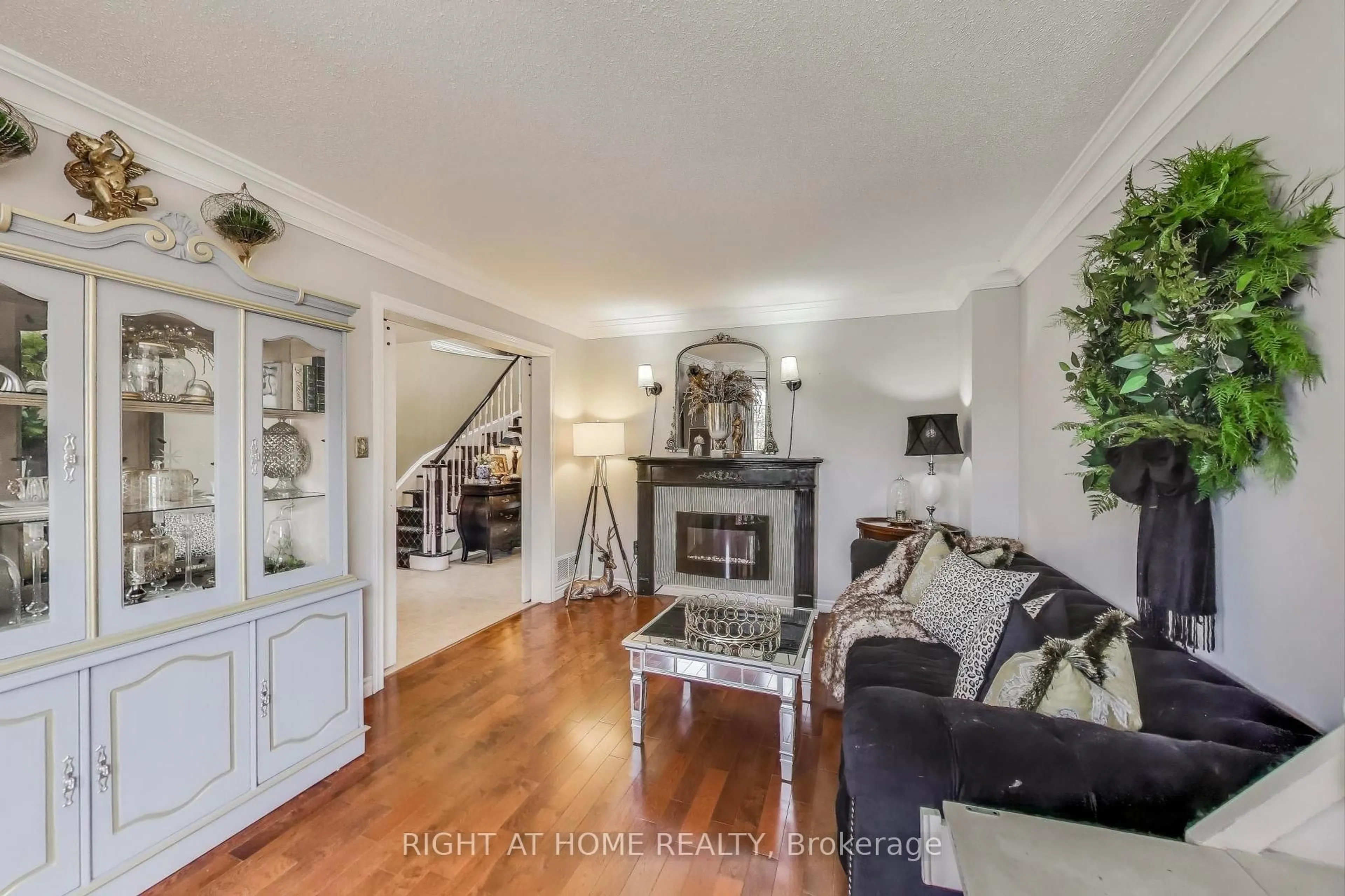 Living room with furniture, unknown for 55 Knupp Rd, Barrie Ontario L4N 0R7