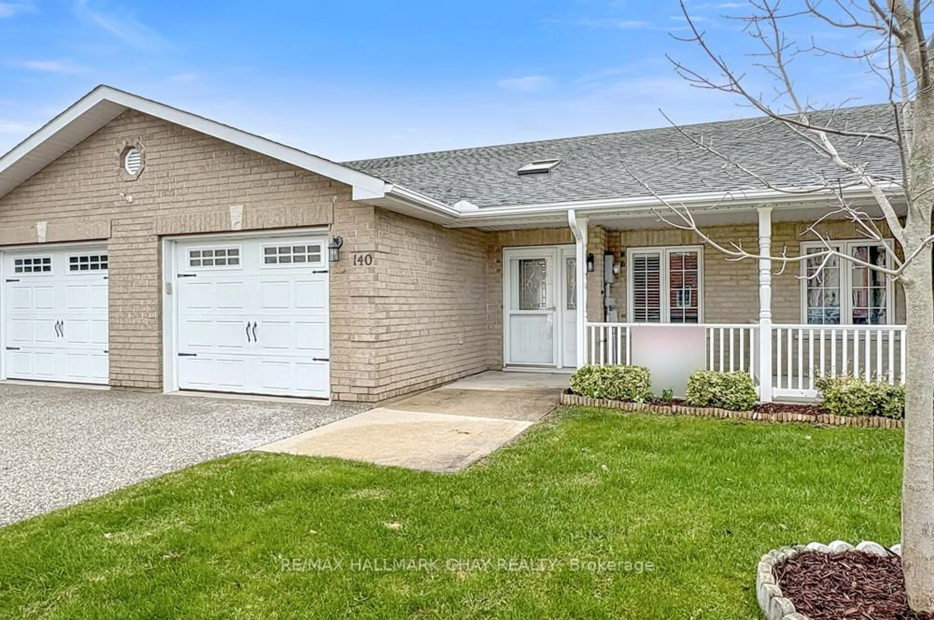 Home with vinyl exterior material, street for 140 Meadow Lane, Wasaga Beach Ontario L9Z 0A4