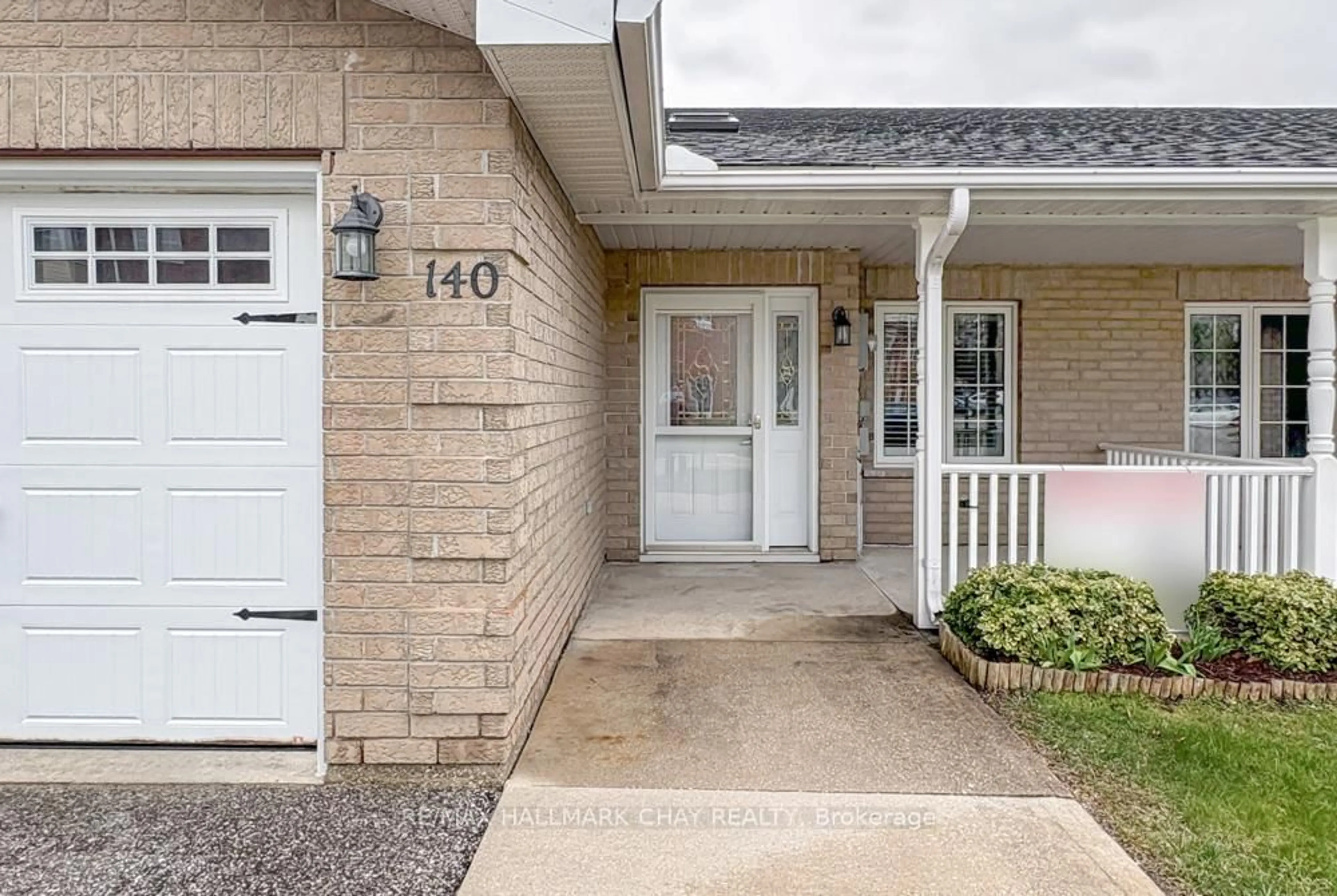 Indoor entryway for 140 Meadow Lane, Wasaga Beach Ontario L9Z 0A4