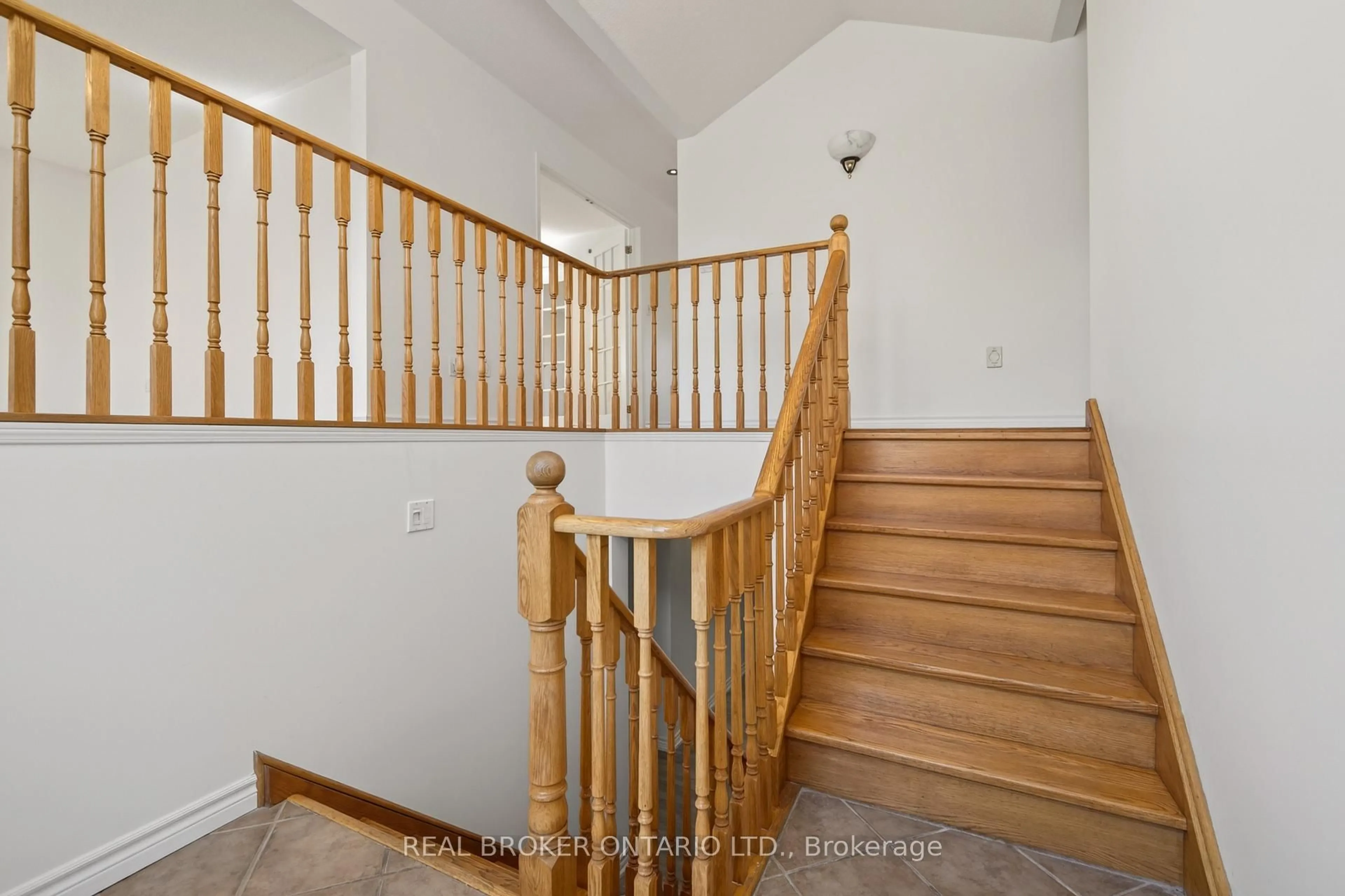 Stairs for 198 Columbia Rd, Barrie Ontario L4N 8C9