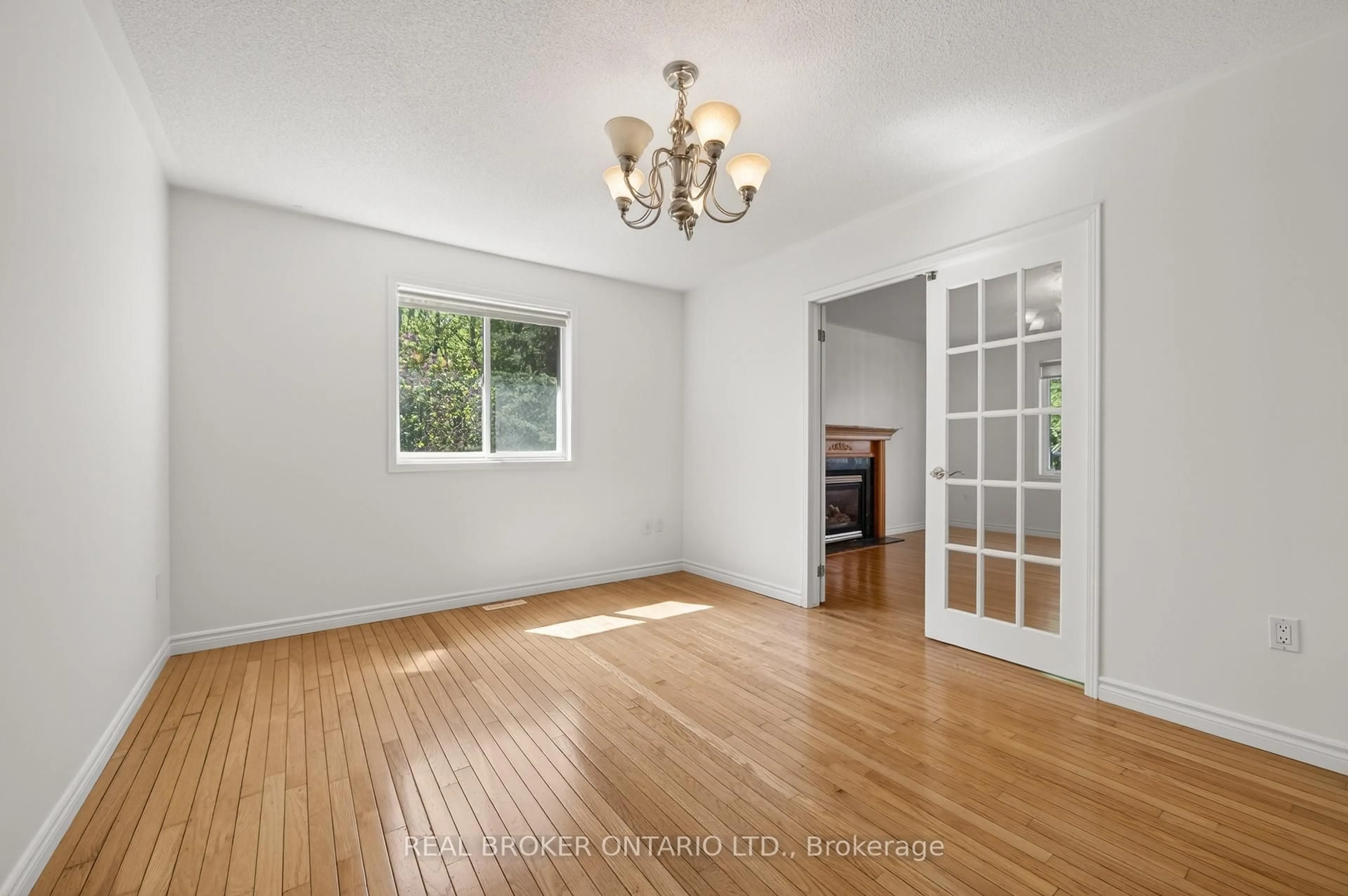A pic of a room for 198 Columbia Rd, Barrie Ontario L4N 8C9