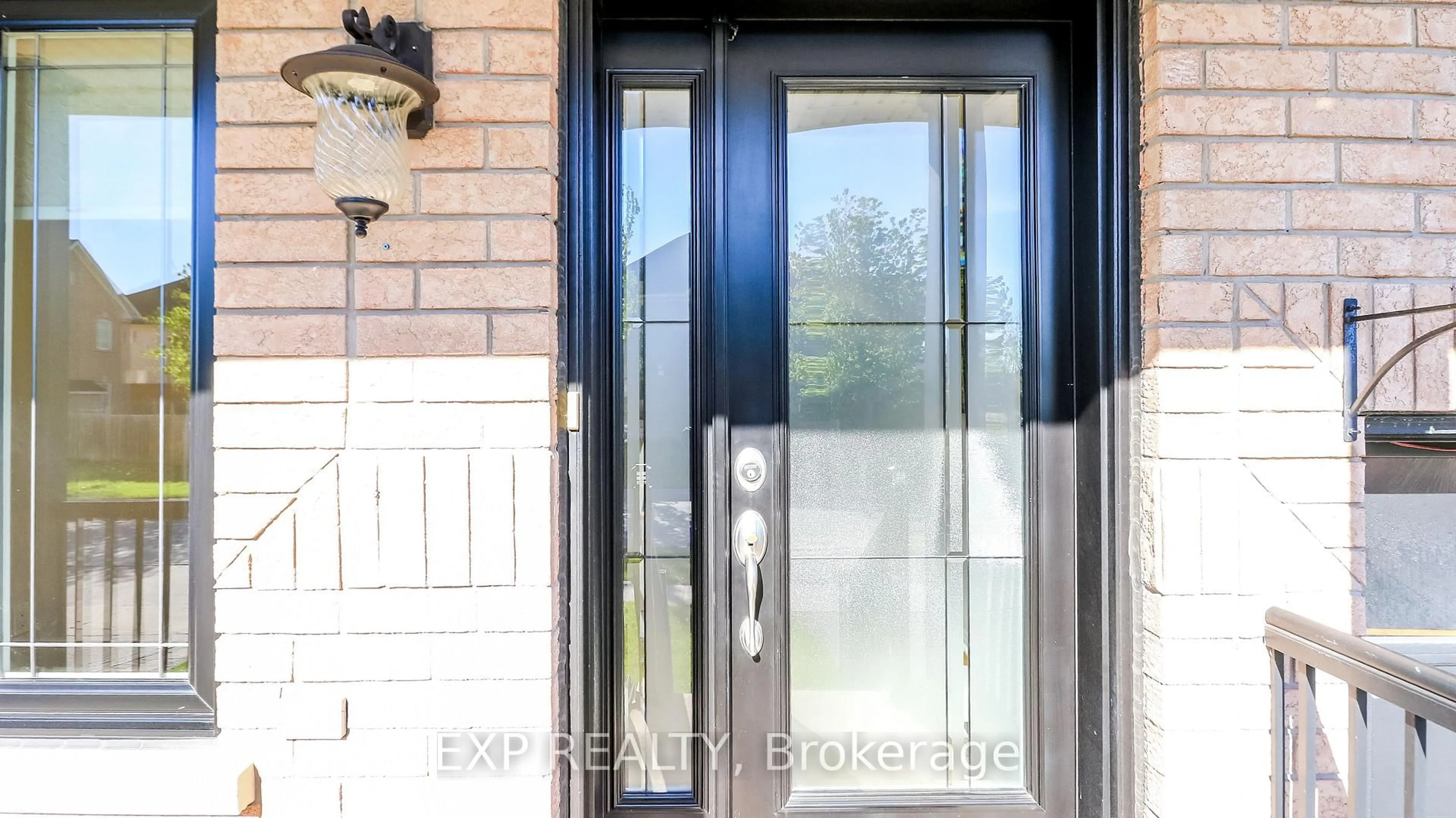 Indoor entryway for 10 Westminster Circ, Barrie Ontario L4M 0A3