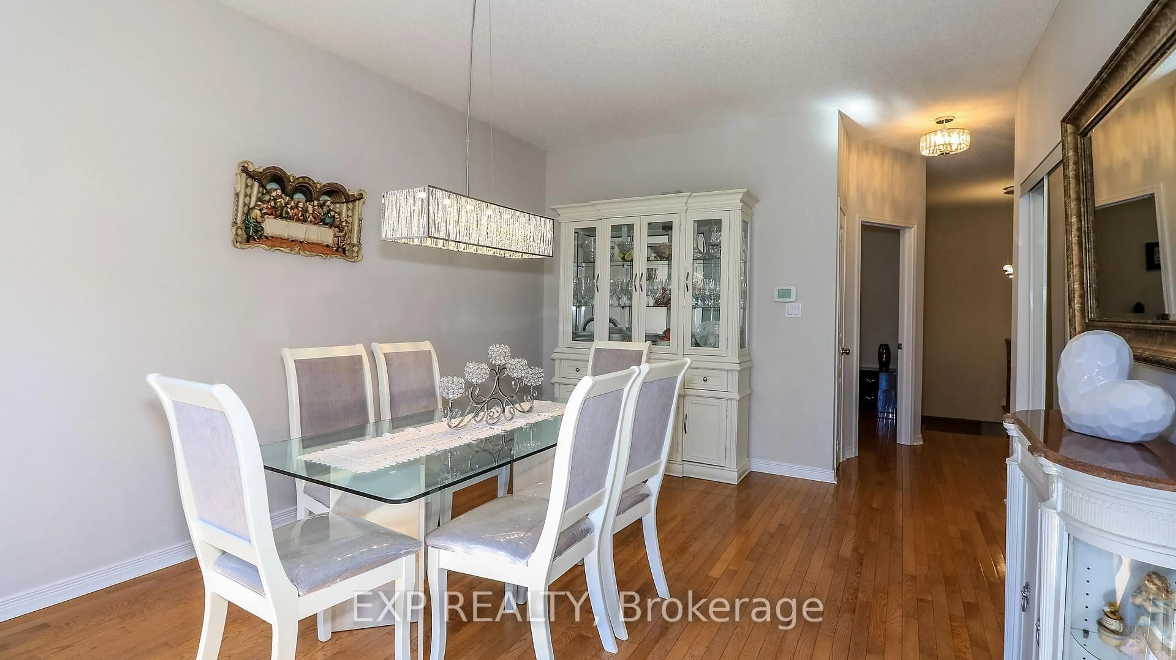 Dining room, wood/laminate floor for 10 Westminster Circ, Barrie Ontario L4M 0A3