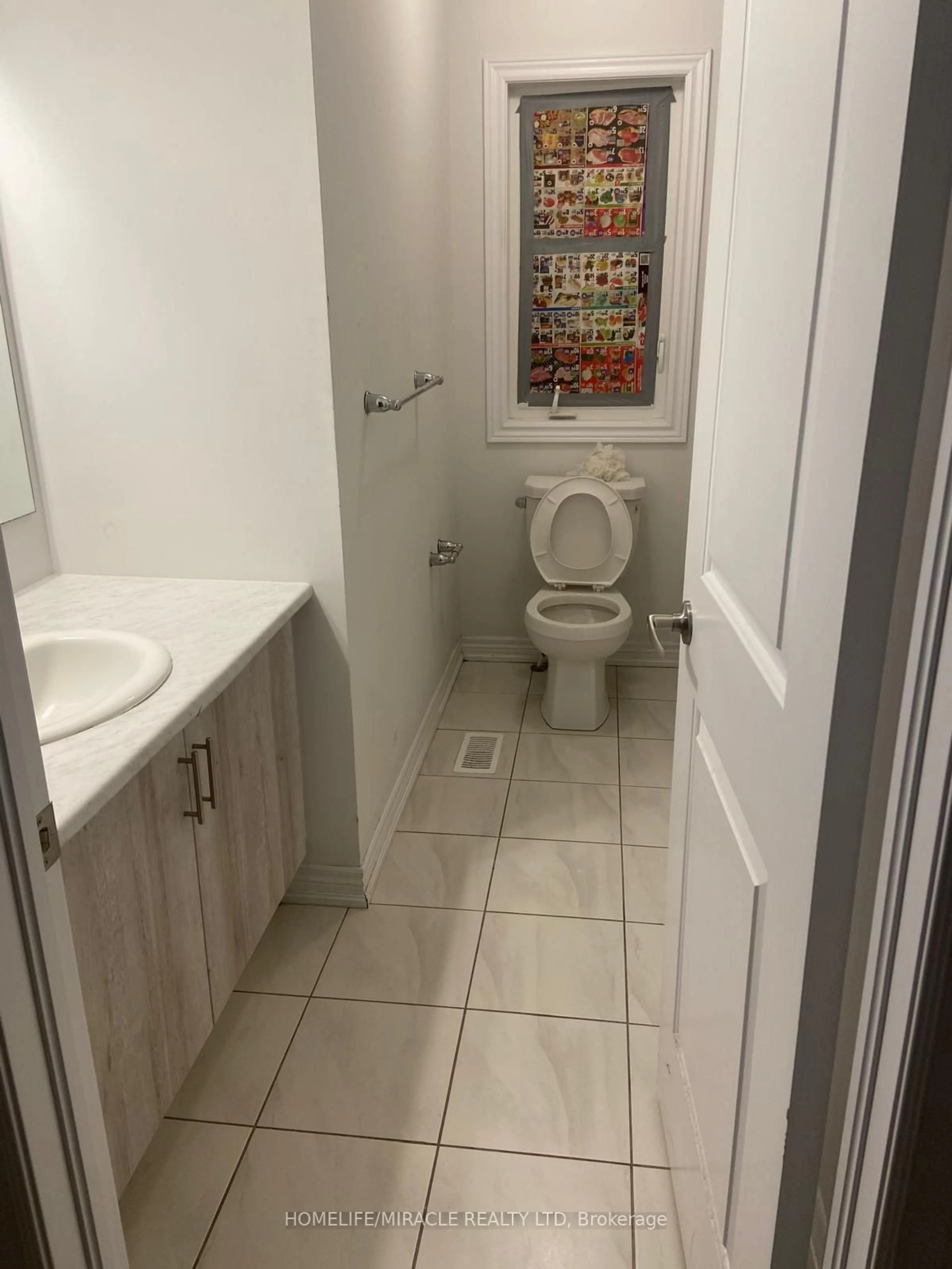 Standard bathroom, floor is not visible for 163 Fenchurch Manr, Barrie Ontario L9J 0W9