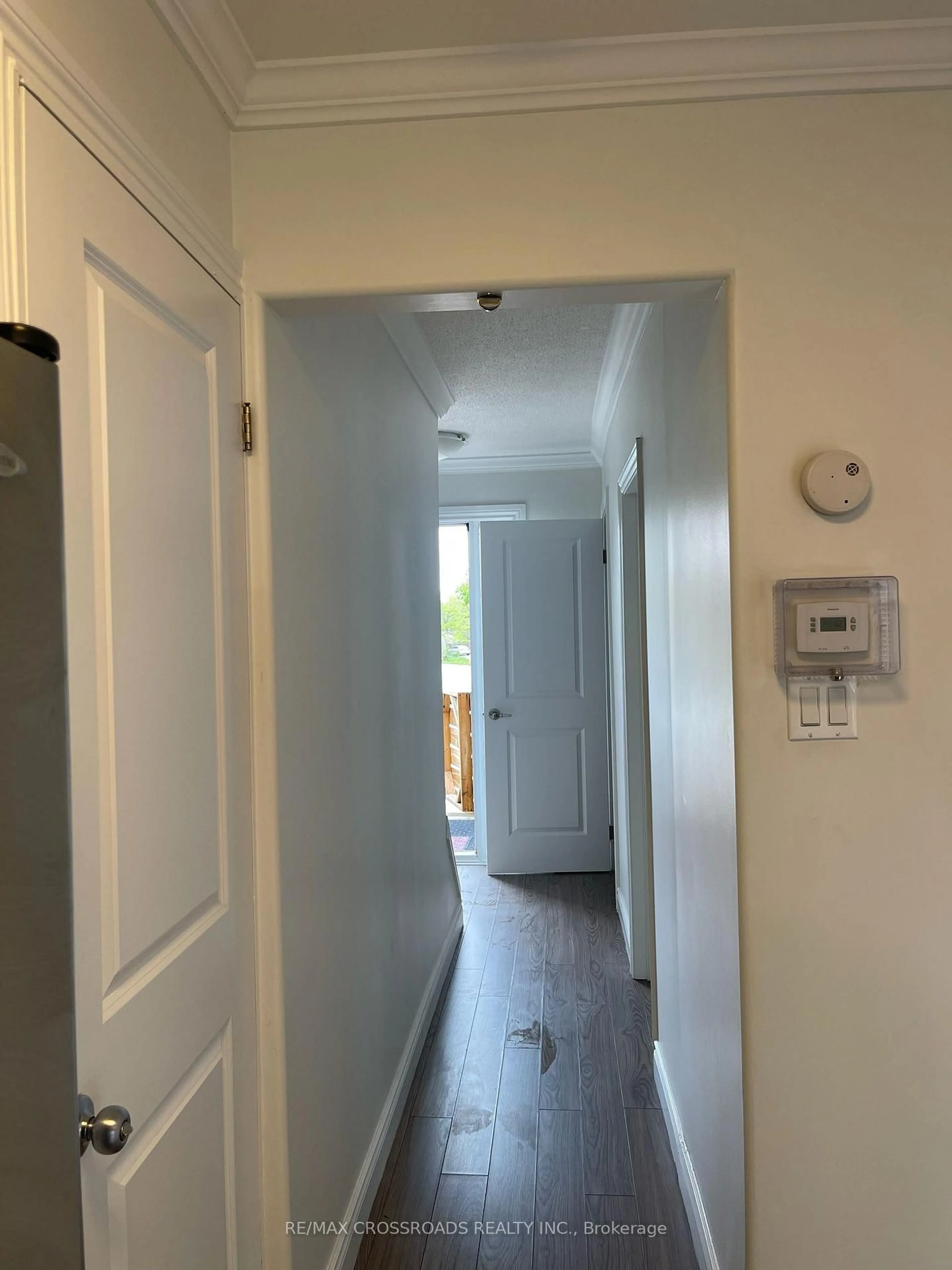 Indoor entryway for 59 Chaucer Cres, Barrie Ontario L4N 4T8