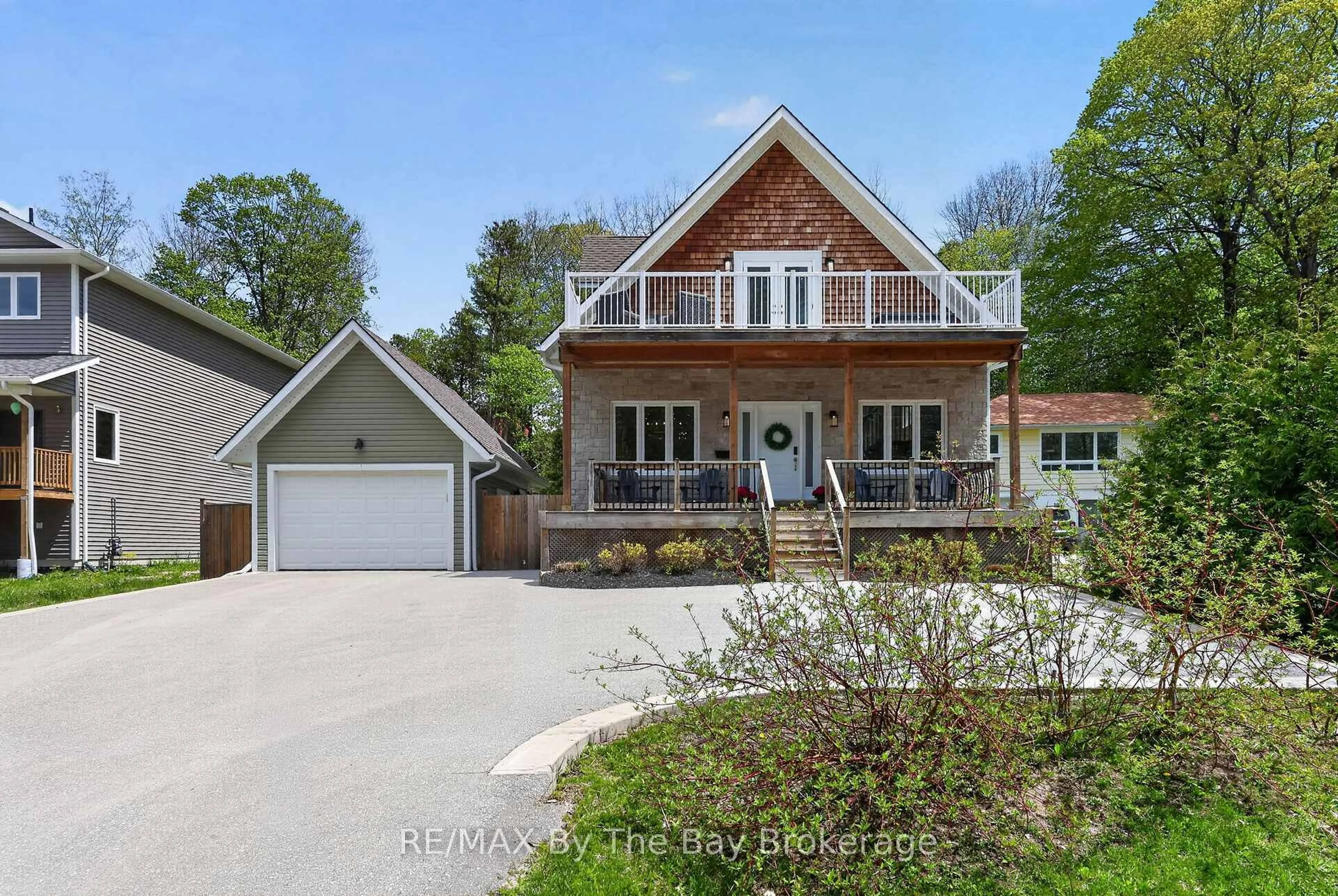 A pic from outside/outdoor area/front of a property/back of a property/a pic from drone, water/lake/river/ocean view for 17 Elizabeth Ave, Tiny Ontario L0L 1P1