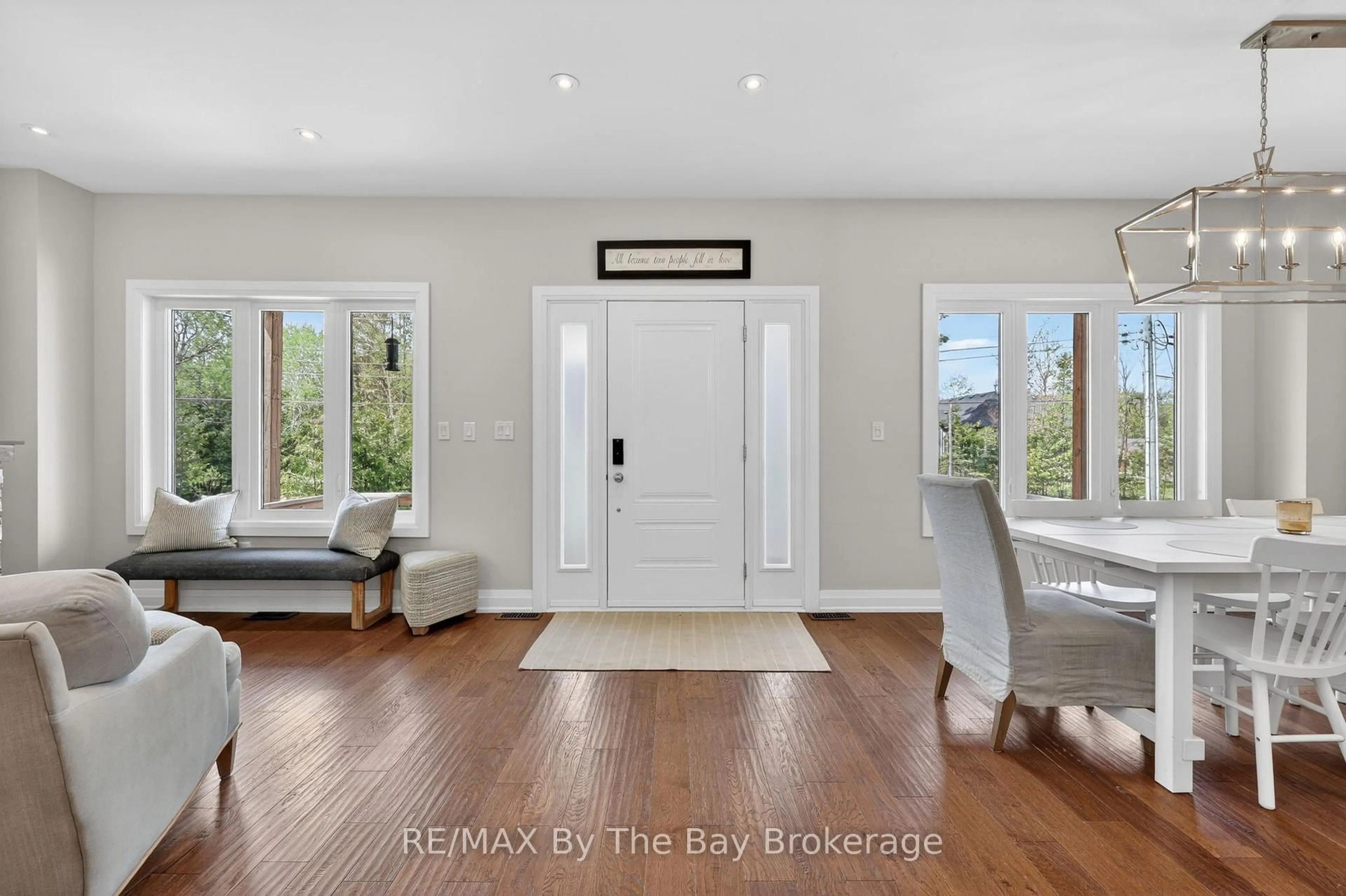 Indoor entryway for 17 Elizabeth Ave, Tiny Ontario L0L 1P1