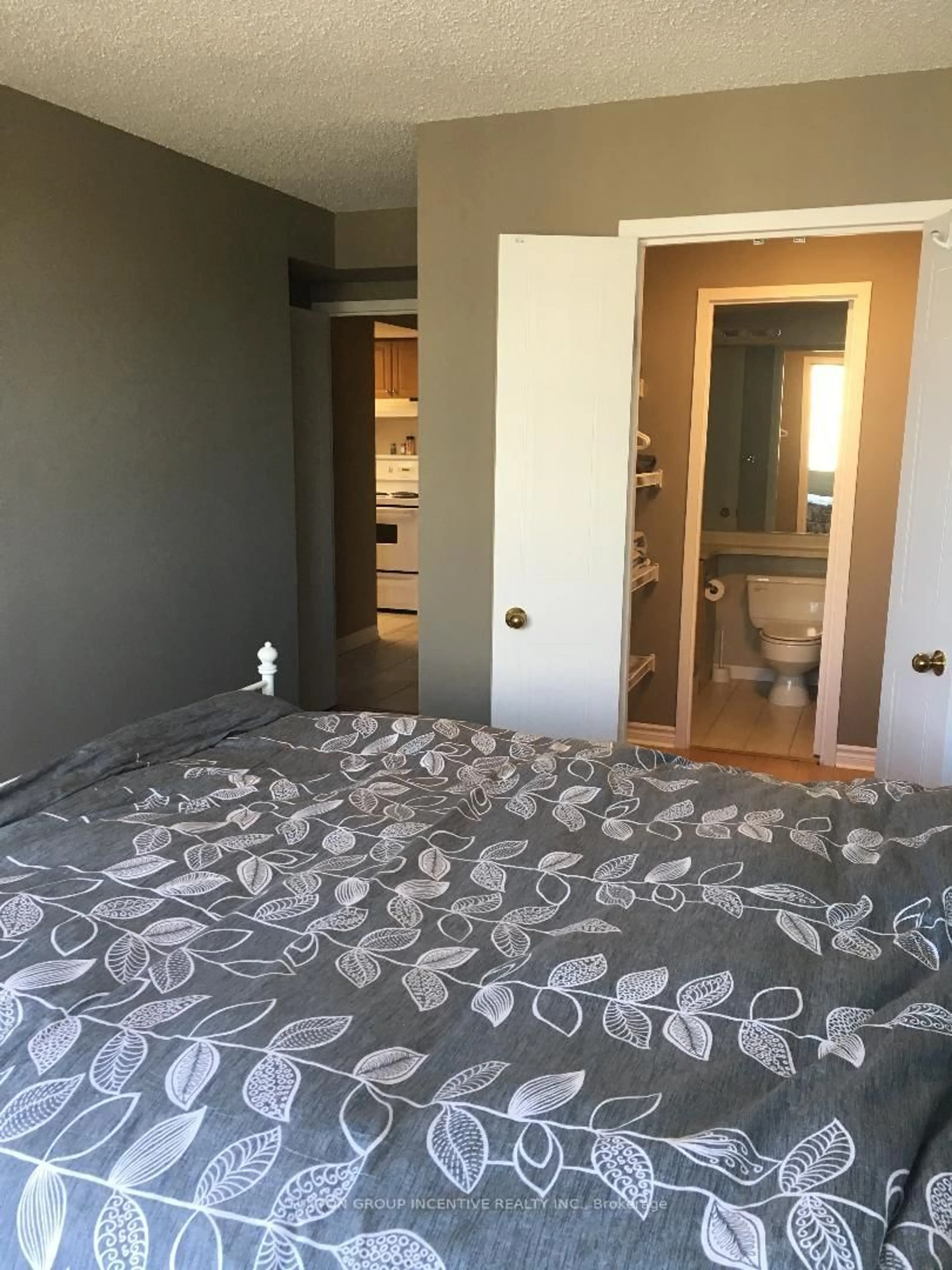 A pic of a room for 75 Ellen St #905, Barrie Ontario L4N 7R6