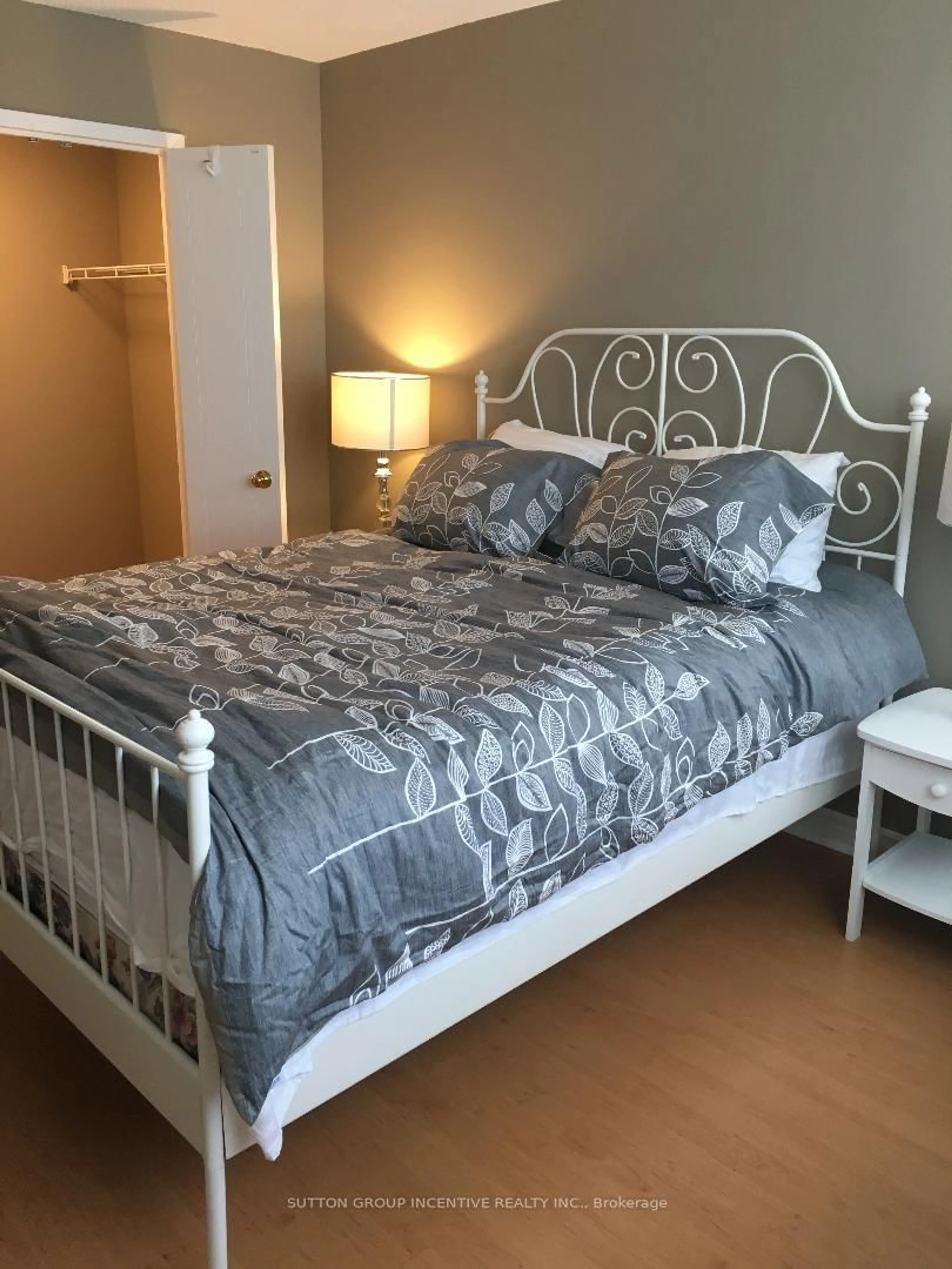 Bedroom with bed, wood/laminate floor for 75 Ellen St #905, Barrie Ontario L4N 7R6