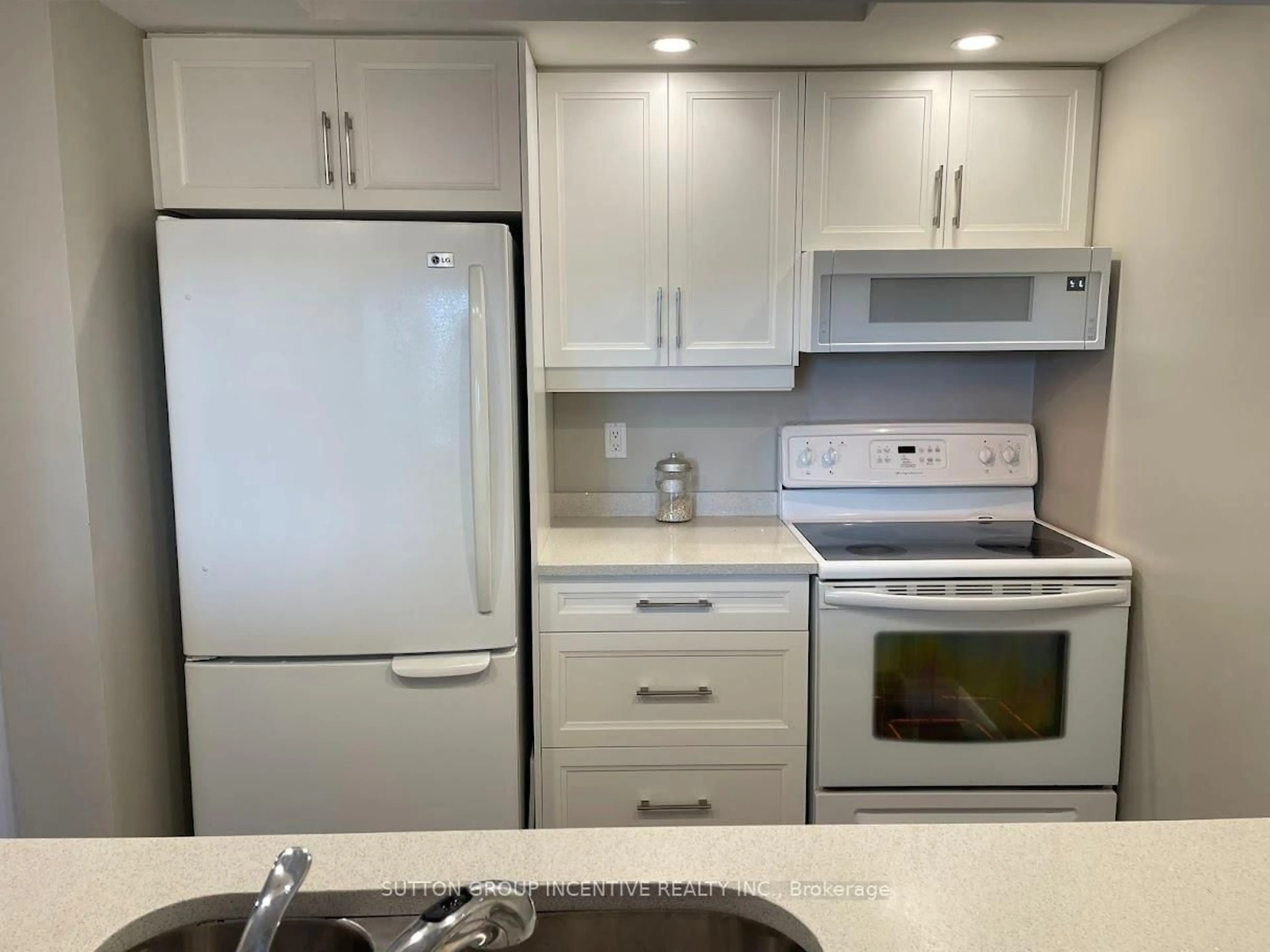 Standard kitchen, unknown for 65 Ellen St #111, Barrie Ontario L4N 3A5