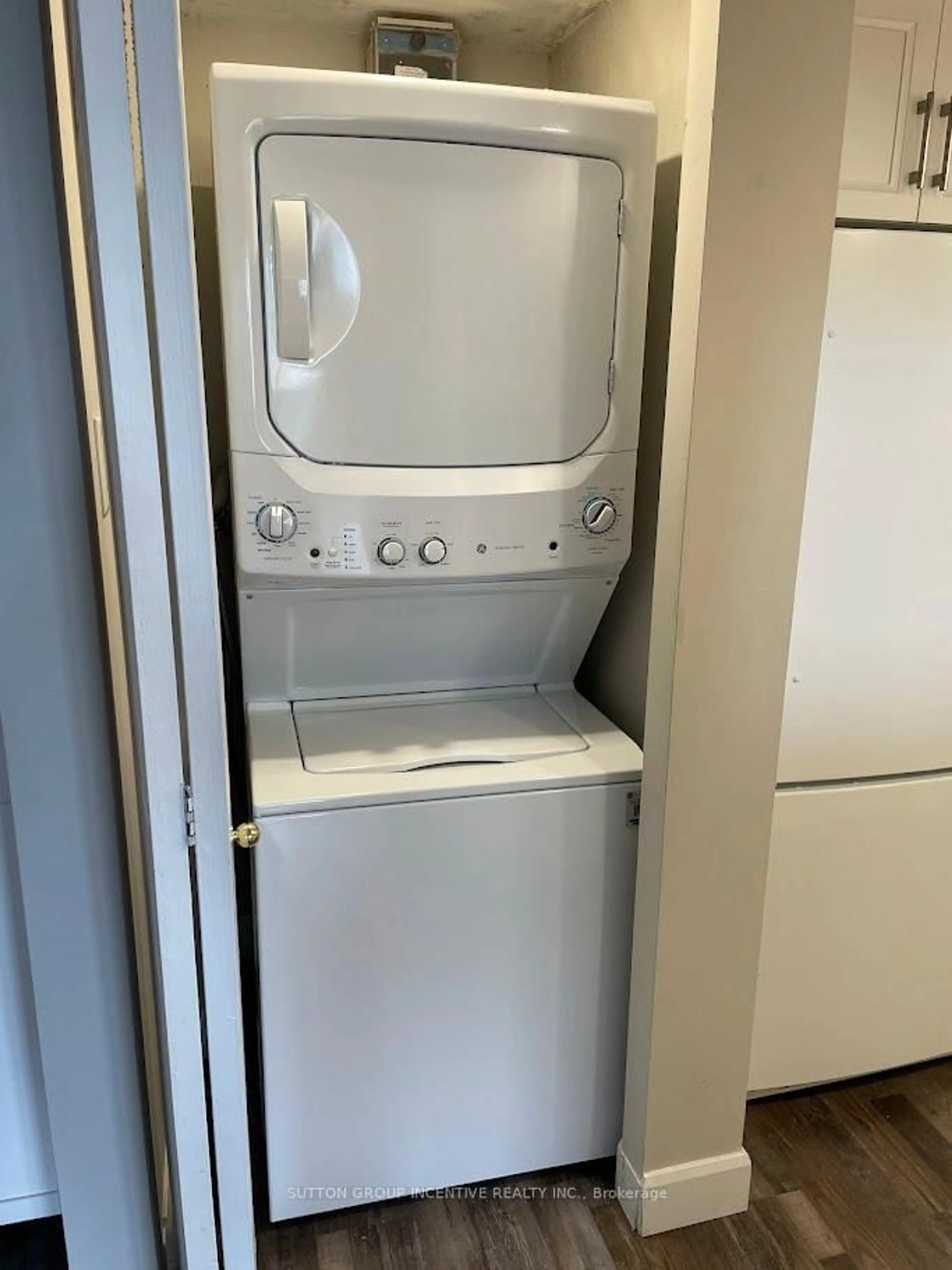 Laundry room for 65 Ellen St #111, Barrie Ontario L4N 3A5