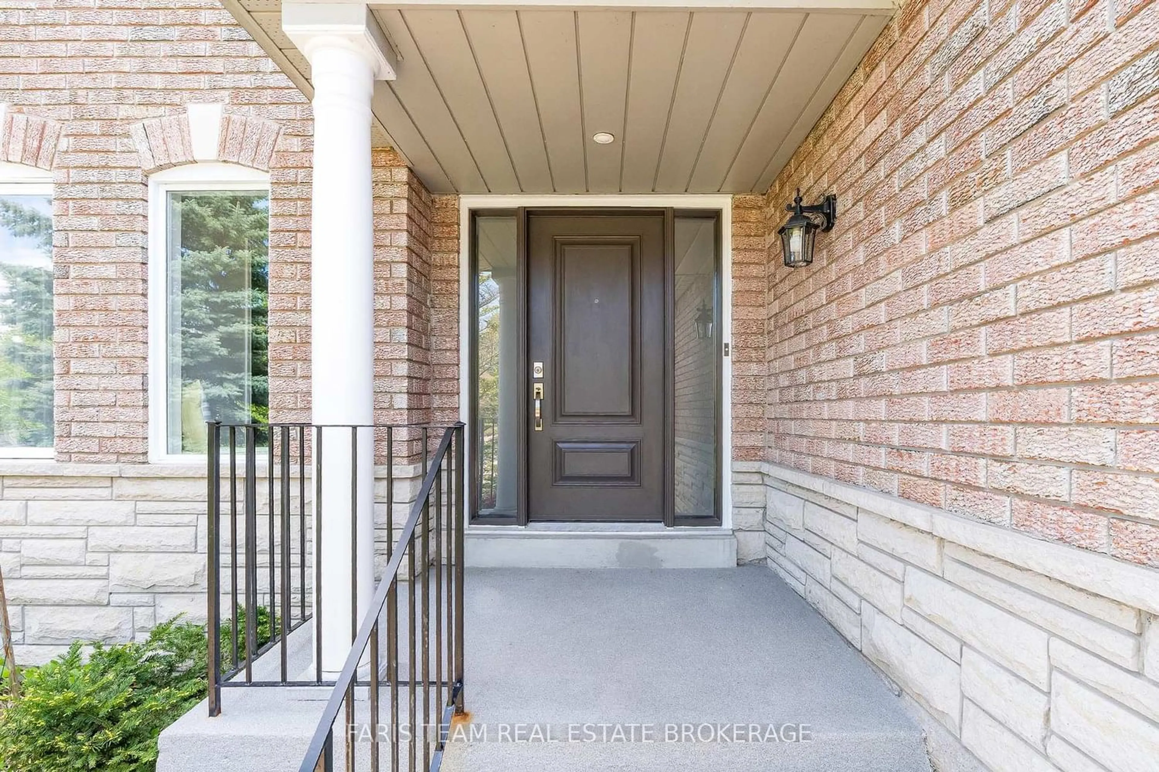 Indoor entryway for 23 Bluewater Tr, Barrie Ontario L4N 0G8
