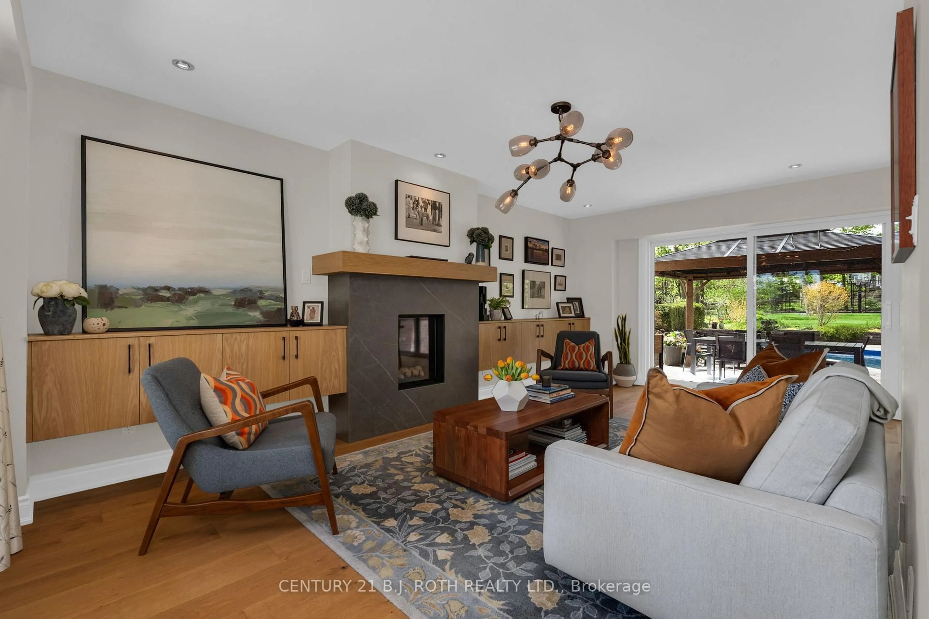 Living room with furniture, unknown for 284 Sunnidale Rd, Barrie Ontario L4N 5P1
