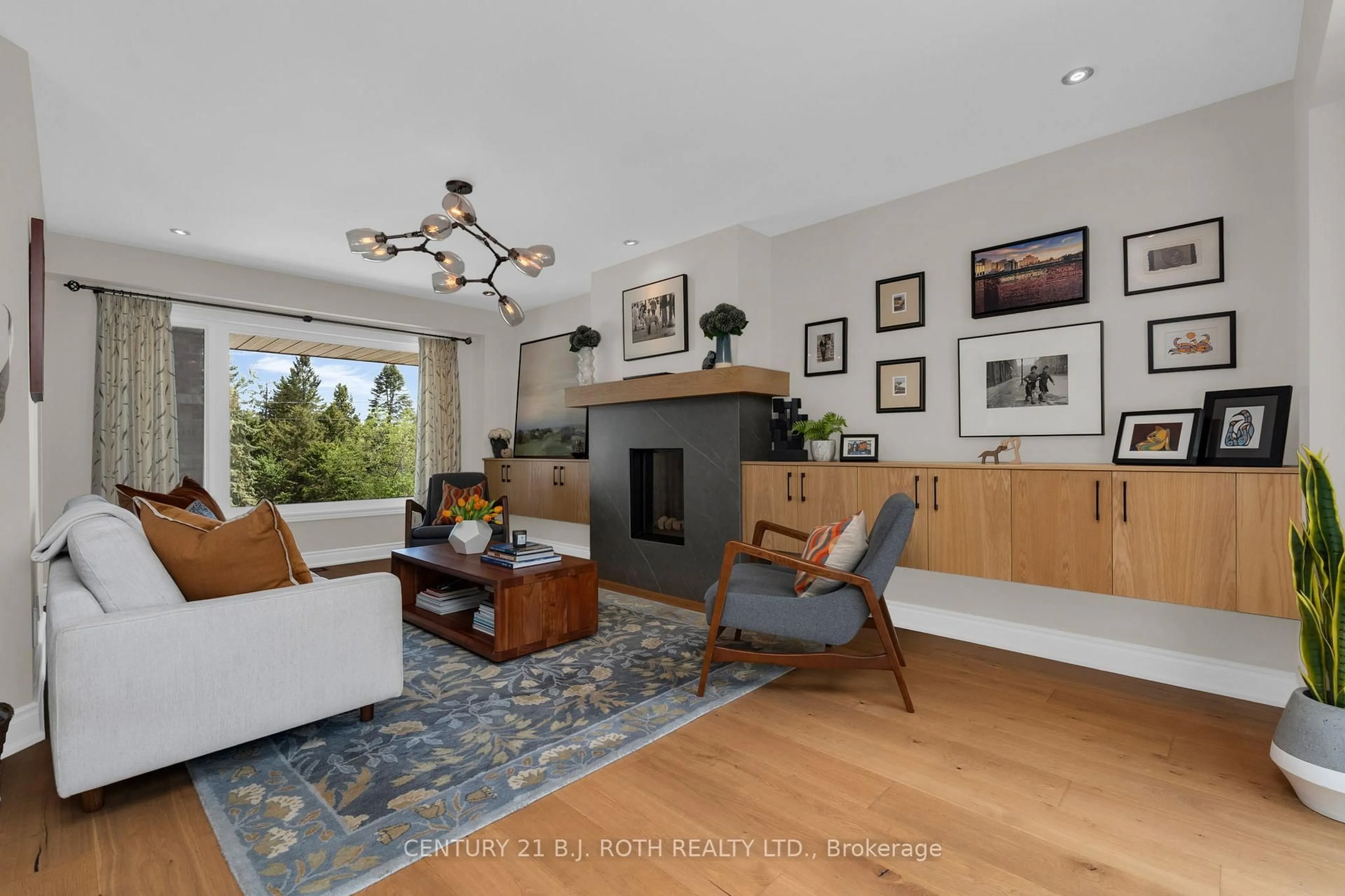 Living room with furniture, wood/laminate floor for 284 Sunnidale Rd, Barrie Ontario L4N 5P1