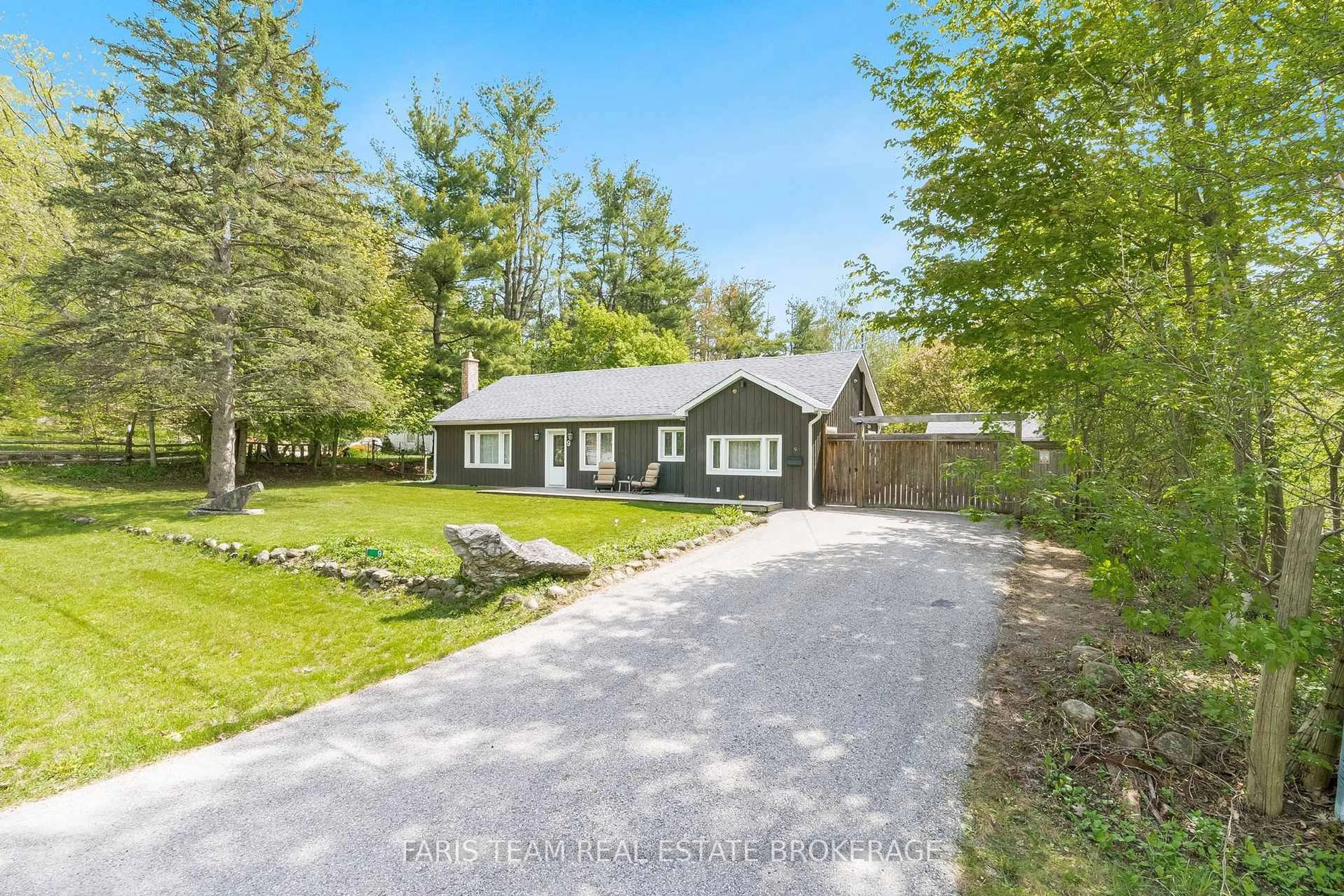 A pic from outside/outdoor area/front of a property/back of a property/a pic from drone, street for 9 Colborne St, Oro-Medonte Ontario L4M 4S1