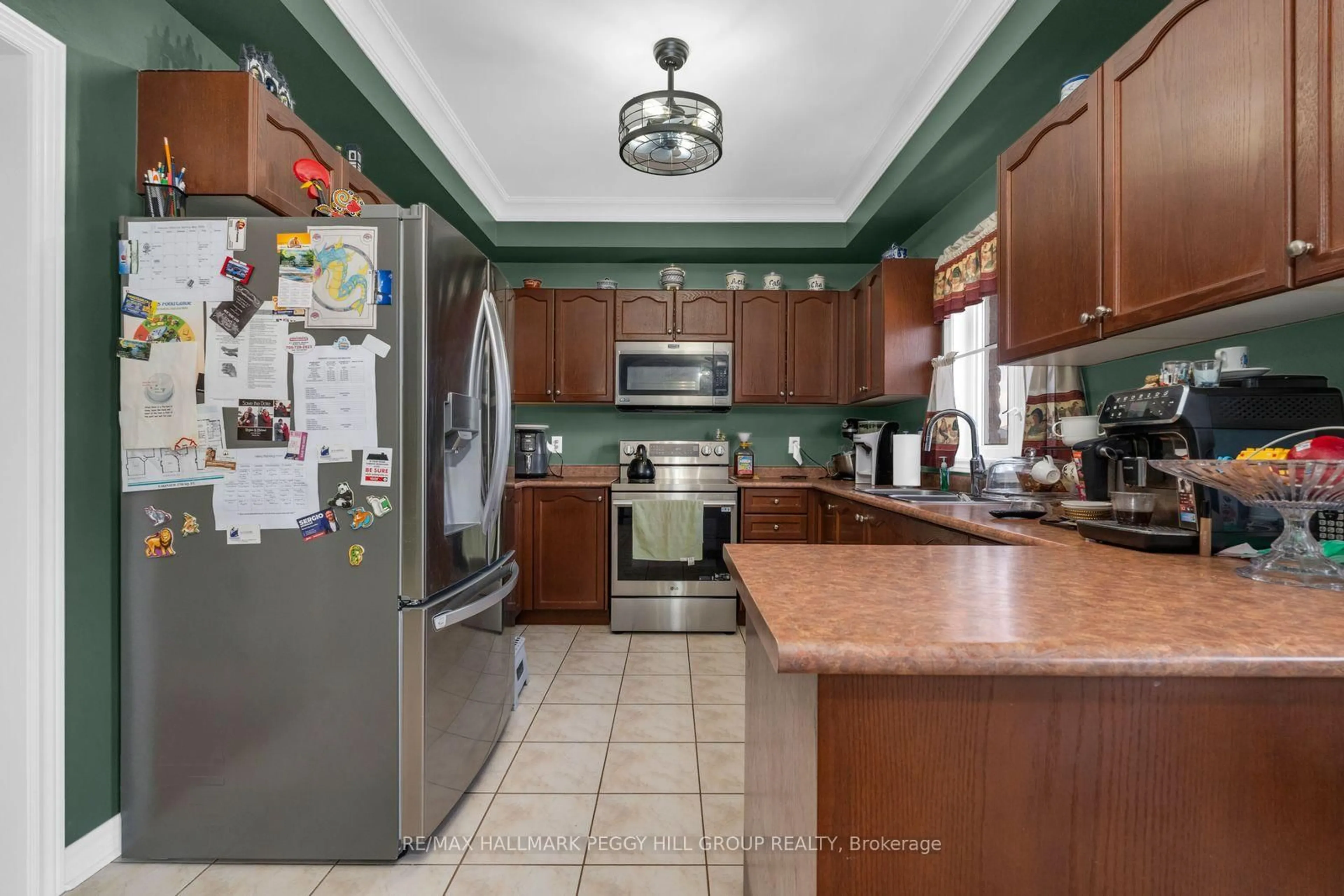 Standard kitchen, ceramic/tile floor for 120 Jessica Dr, Barrie Ontario L4N 5Z5