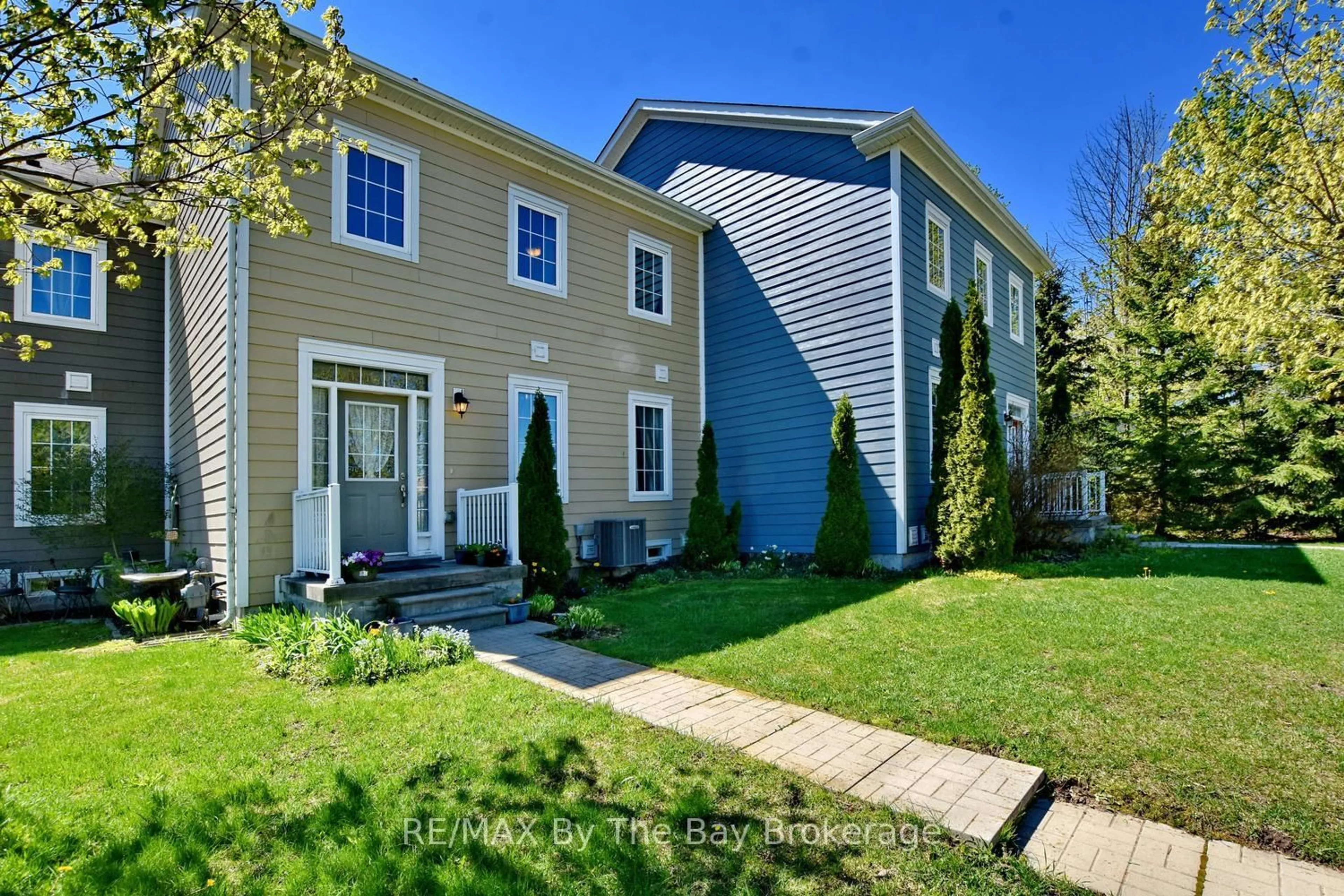 A pic from outside/outdoor area/front of a property/back of a property/a pic from drone, street for 58 Providence Way, Wasaga Beach Ontario L9Z 0G3