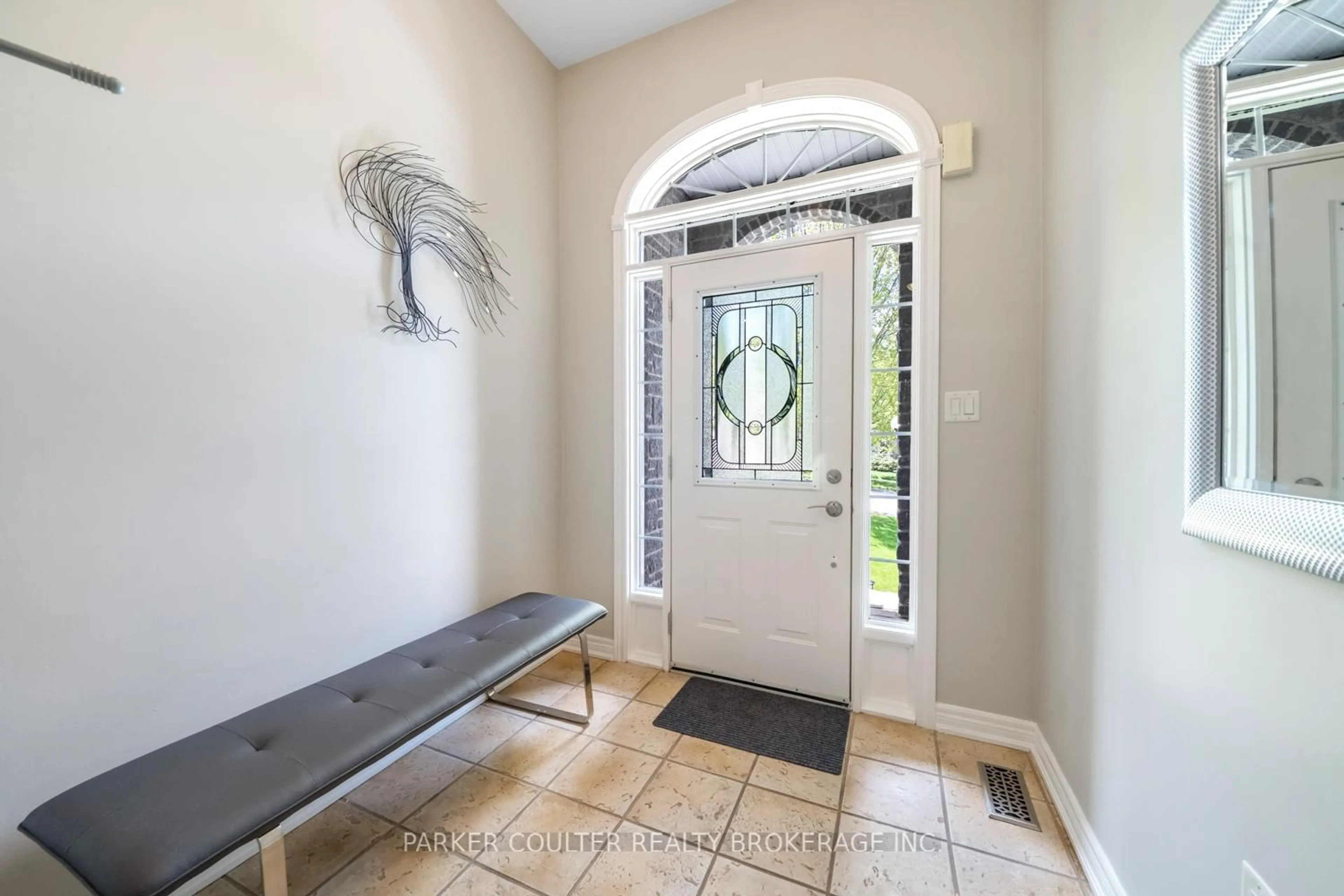 Indoor entryway for 53 Cumming Dr, Barrie Ontario L4N 0C5