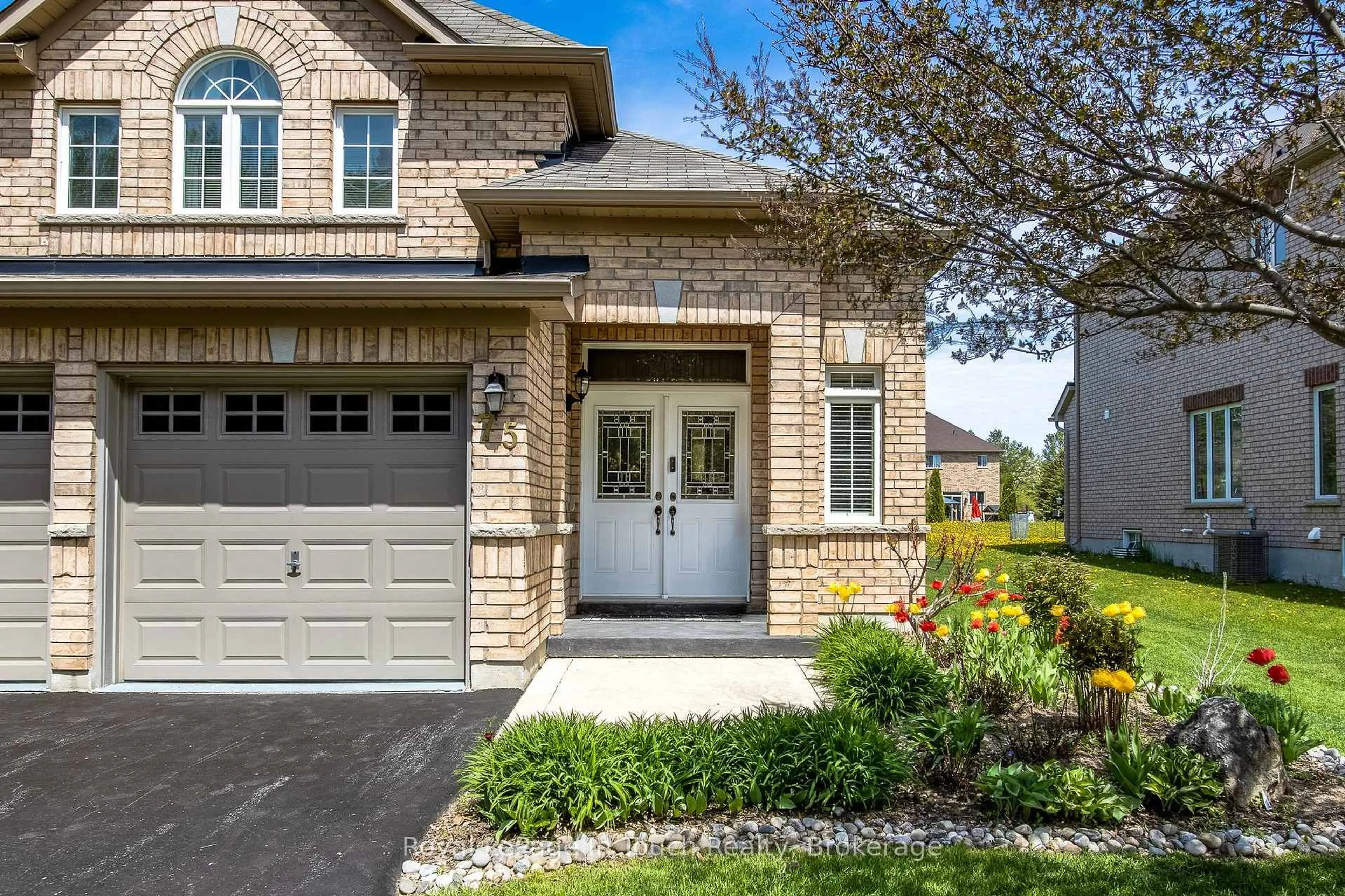 Home with brick exterior material, street for 75 Pearl St, Wasaga Beach Ontario L9Z 0G8