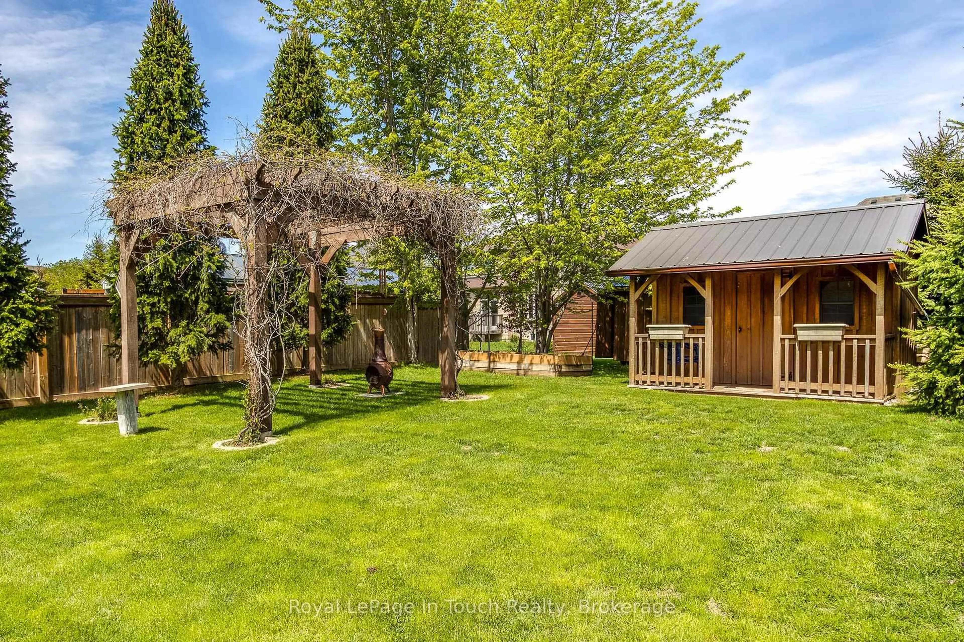 Patio, unknown for 75 Pearl St, Wasaga Beach Ontario L9Z 0G8