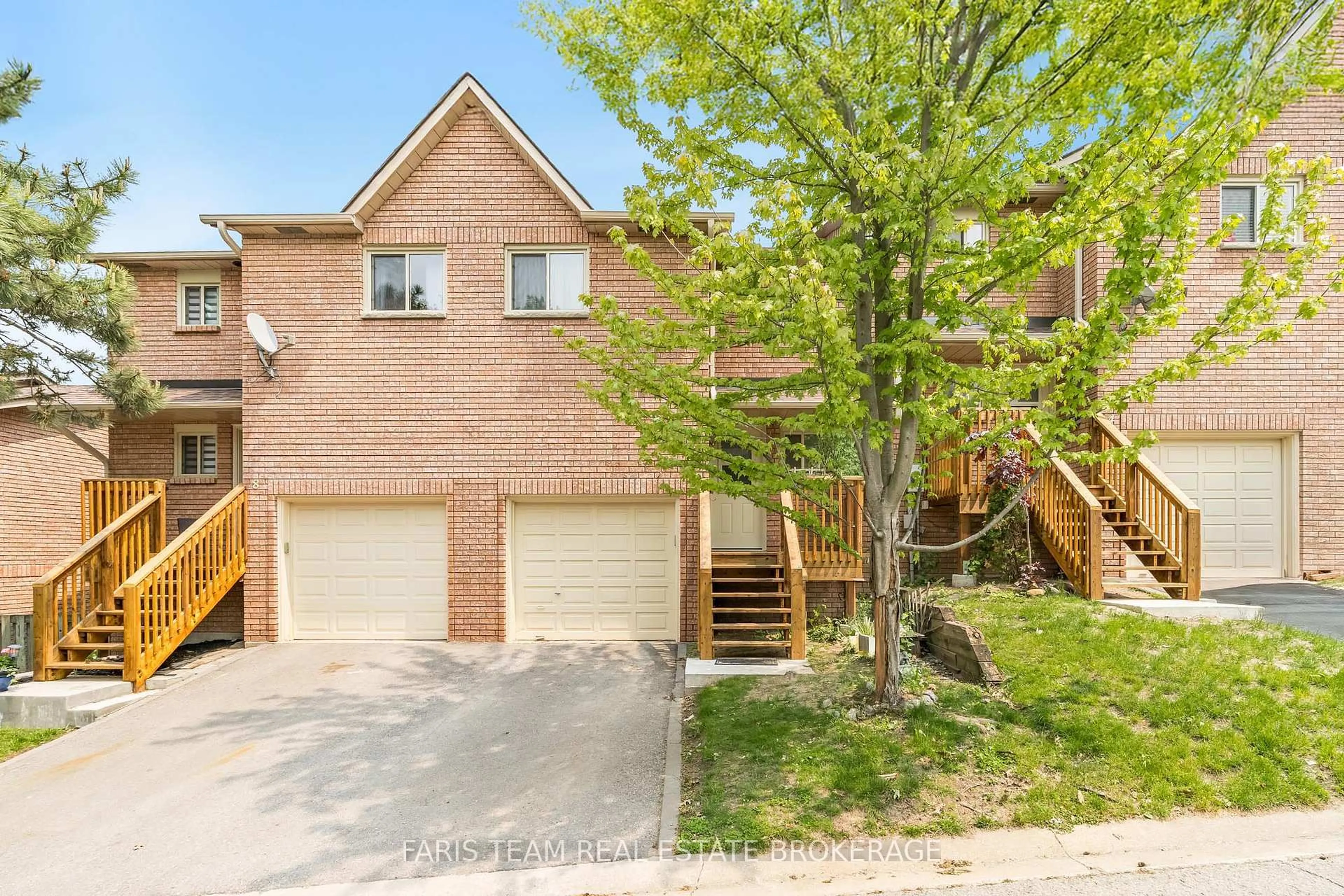 A pic from outside/outdoor area/front of a property/back of a property/a pic from drone, street for 6 Pheasant Tr, Barrie Ontario L4N 6W4