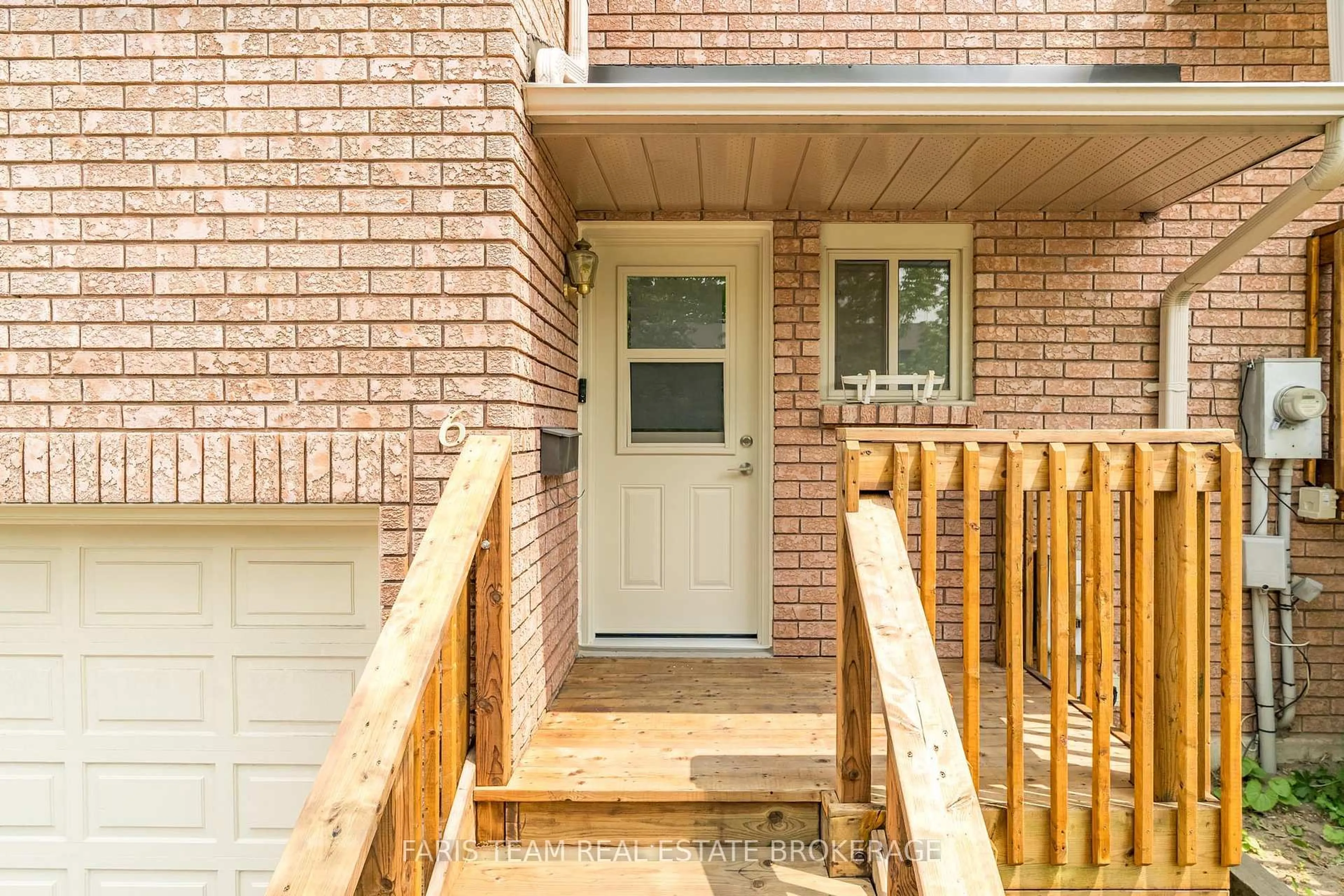 Indoor entryway for 6 Pheasant Tr, Barrie Ontario L4N 6W4