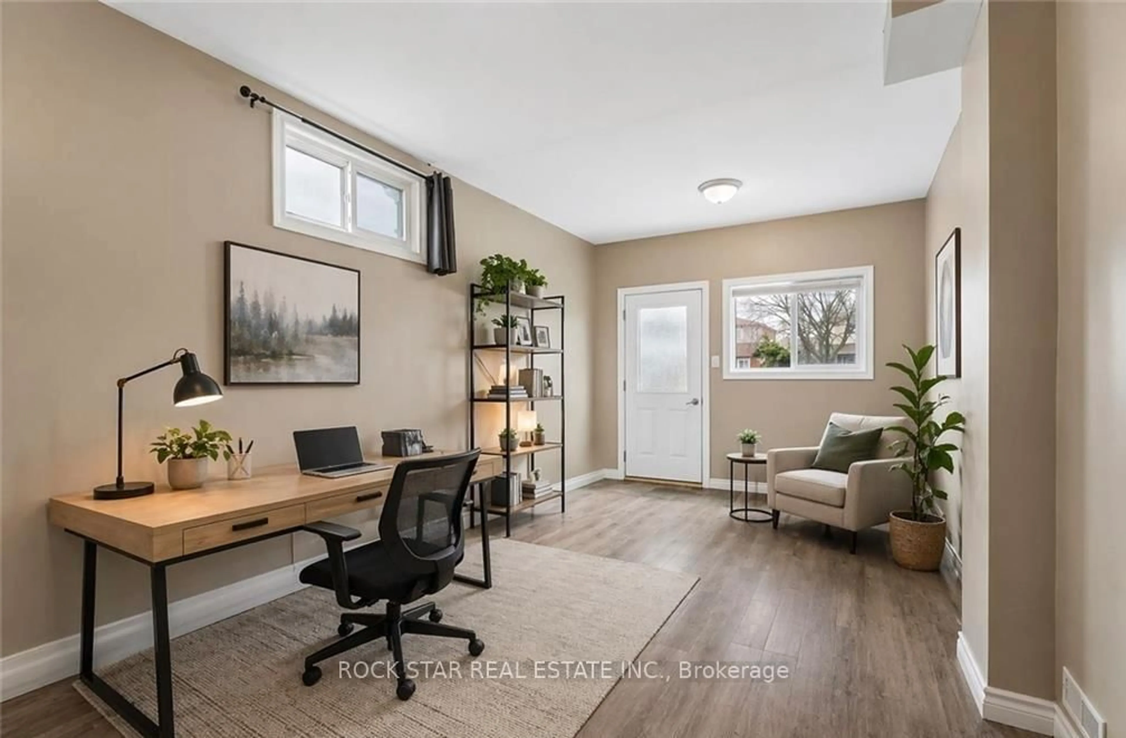 Indoor entryway for 62 Corbett Dr, Barrie Ontario L4M 5V2