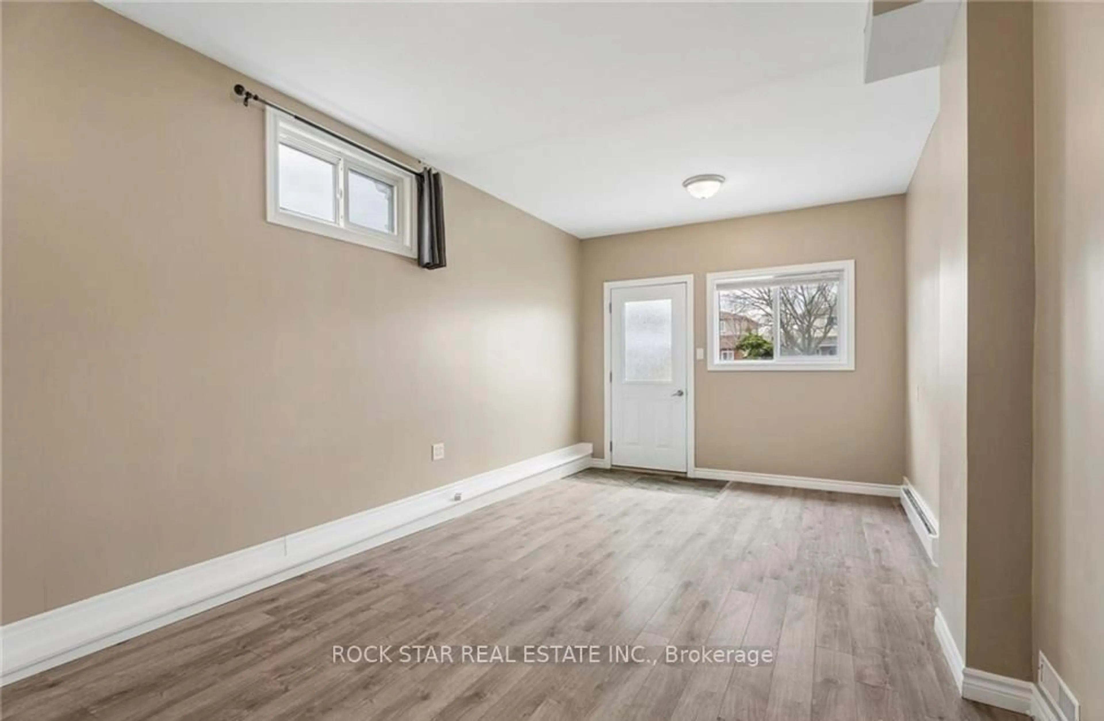 A pic of a room for 62 Corbett Dr, Barrie Ontario L4M 5V2