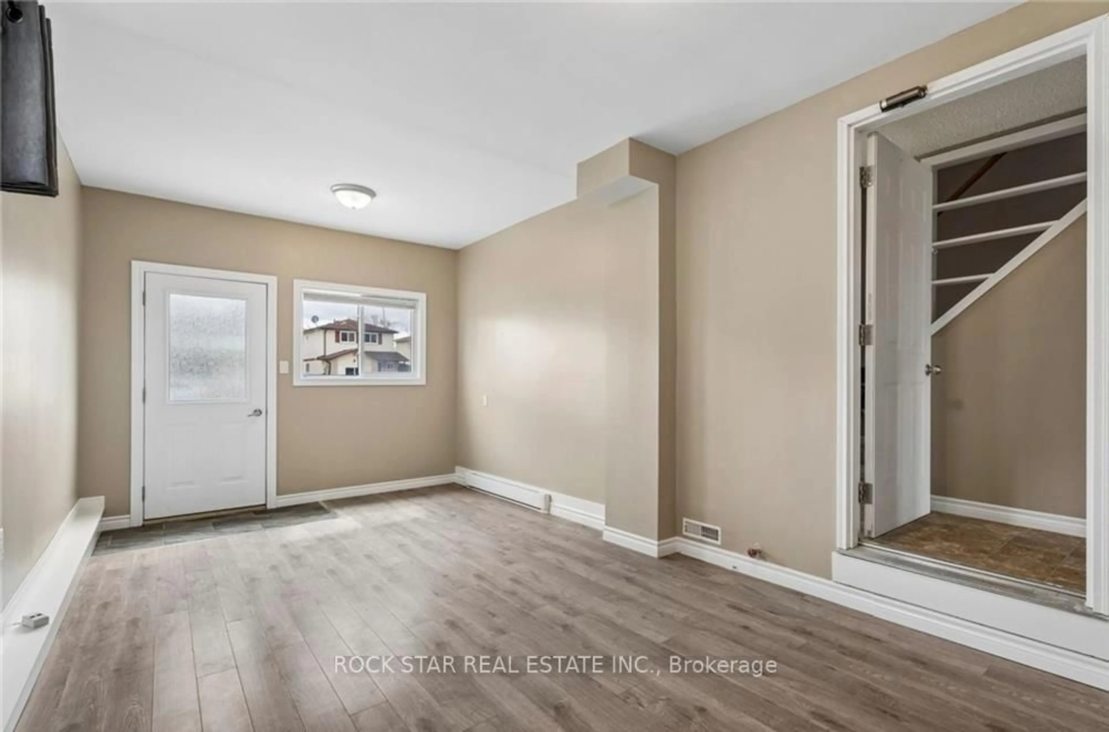 Unknown for 62 Corbett Dr, Barrie Ontario L4M 5V2