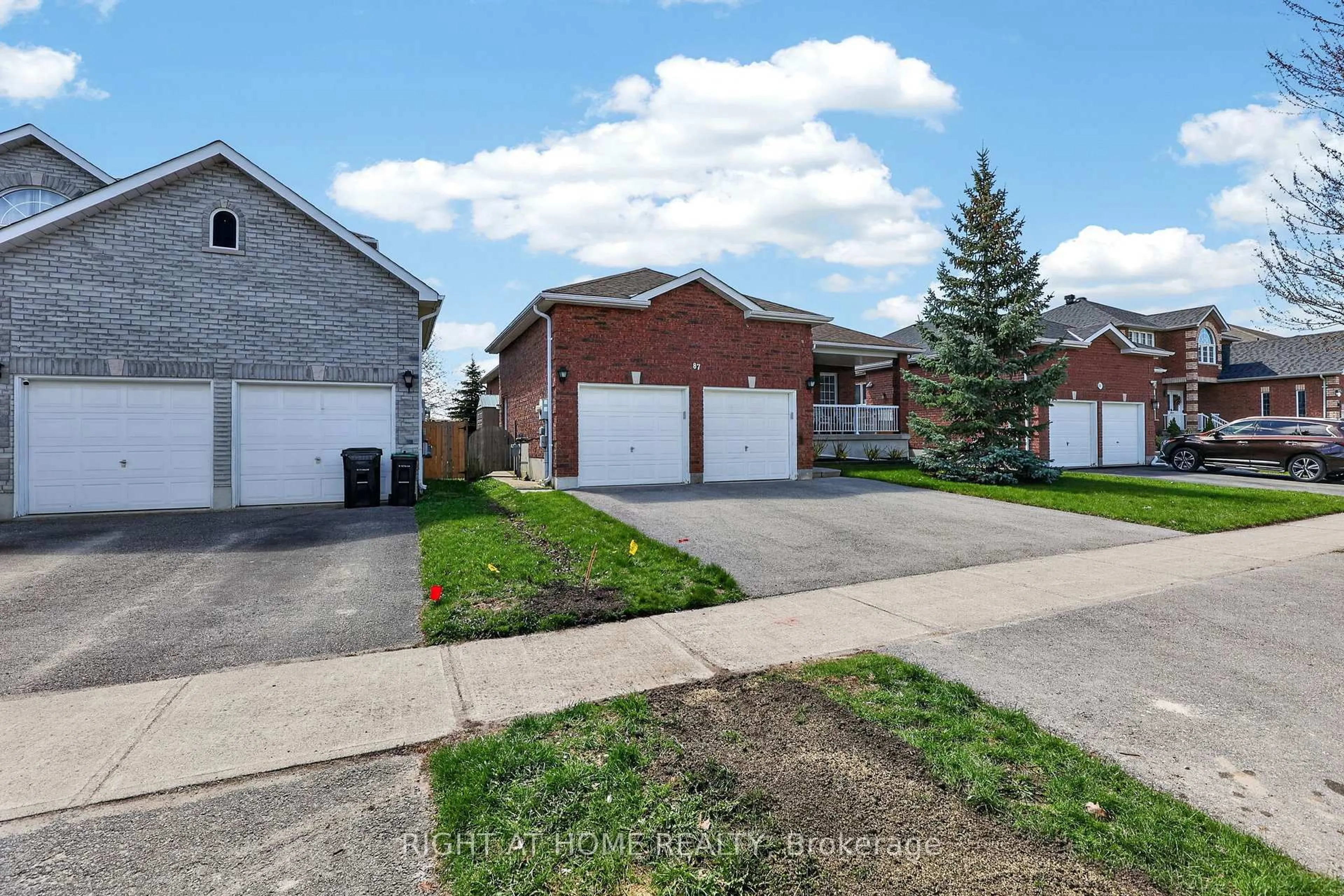 A pic from outside/outdoor area/front of a property/back of a property/a pic from drone, street for 87 Jessica Dr, Barrie Ontario L4N 5Y9