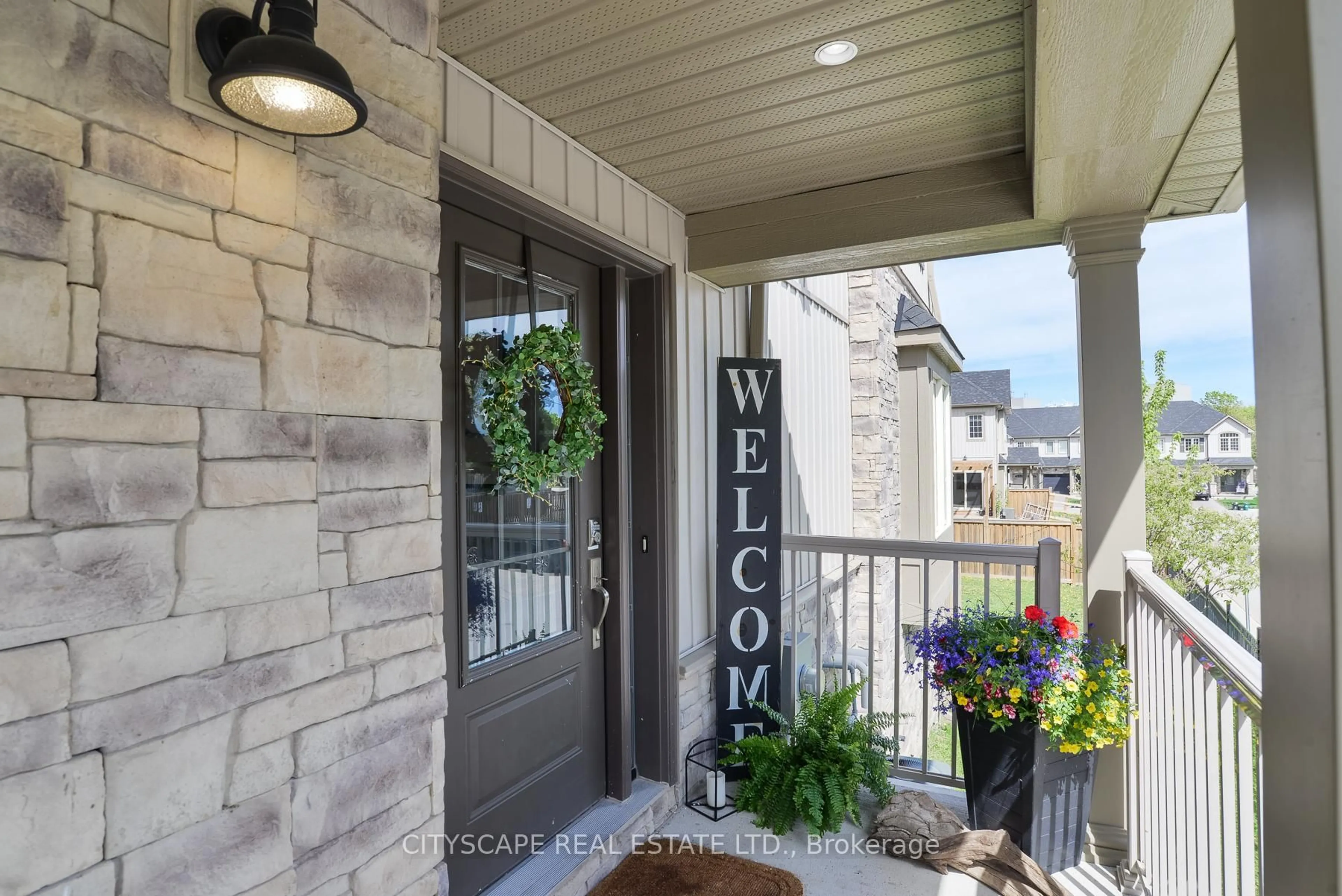 Indoor entryway for 248 James St, Orillia Ontario L3V 8K9