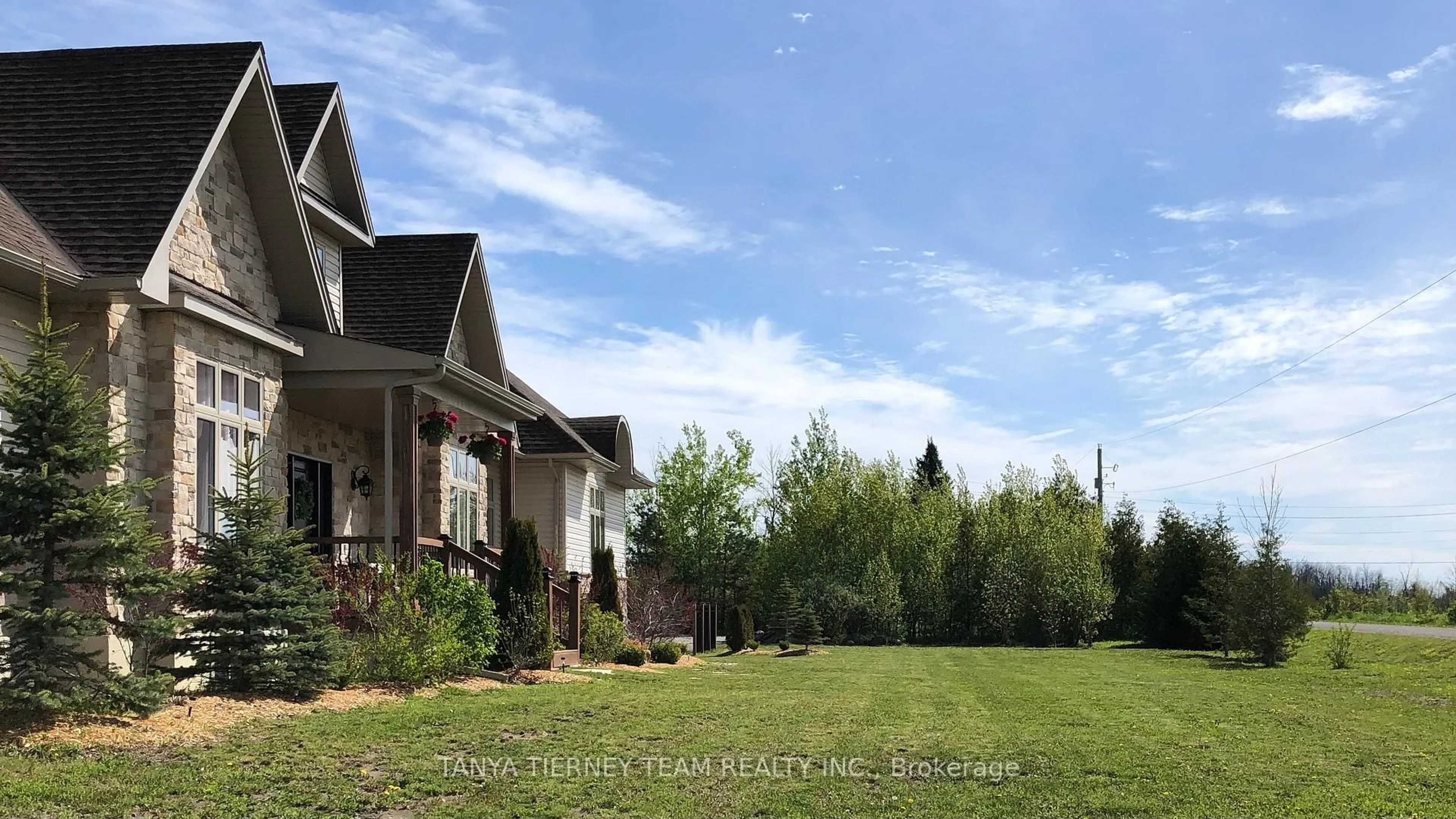 A pic from outside/outdoor area/front of a property/back of a property/a pic from drone, mountain view for 2640 Concession 8 Rd, Ramara Ontario L0K 1B0
