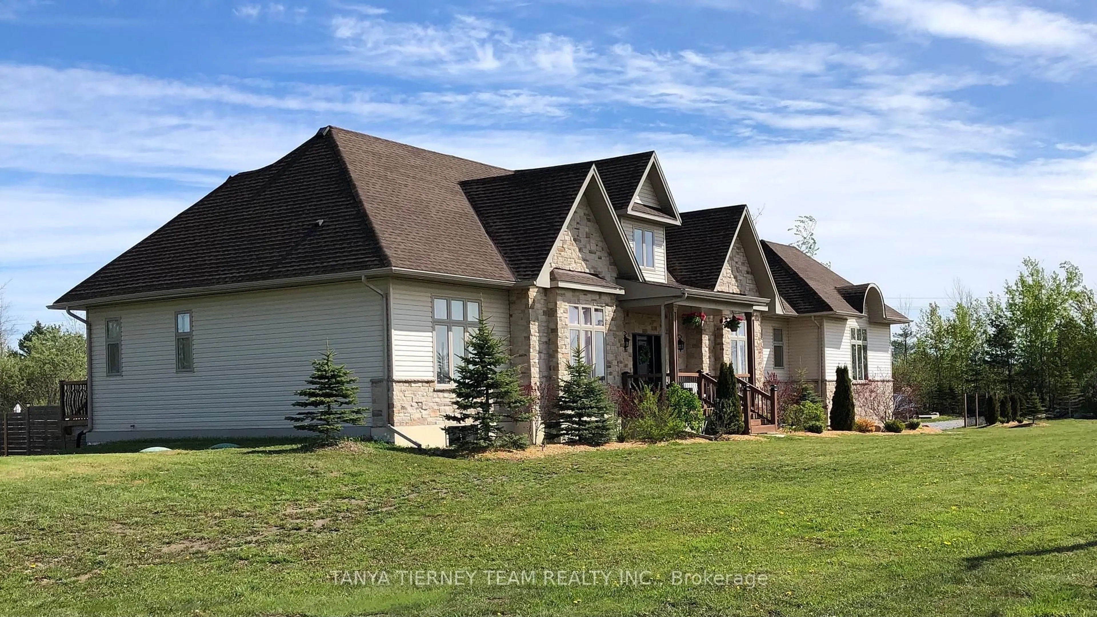 Home with vinyl exterior material, unknown for 2640 Concession 8 Rd, Ramara Ontario L0K 1B0